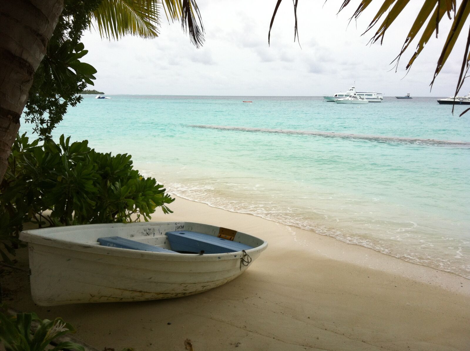Apple iPhone 4 sample photo. Maldives, landscape, beach photography