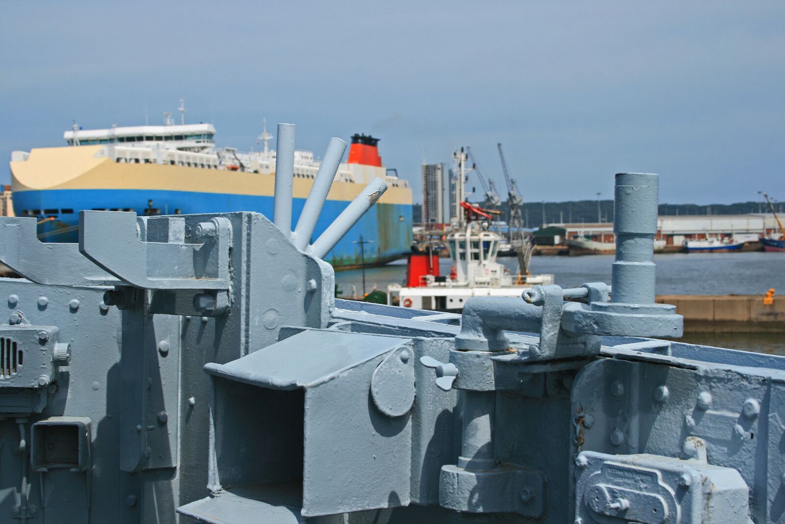 Canon EOS 400D (EOS Digital Rebel XTi / EOS Kiss Digital X) sample photo. Naval cruiser, ship, cruiser photography