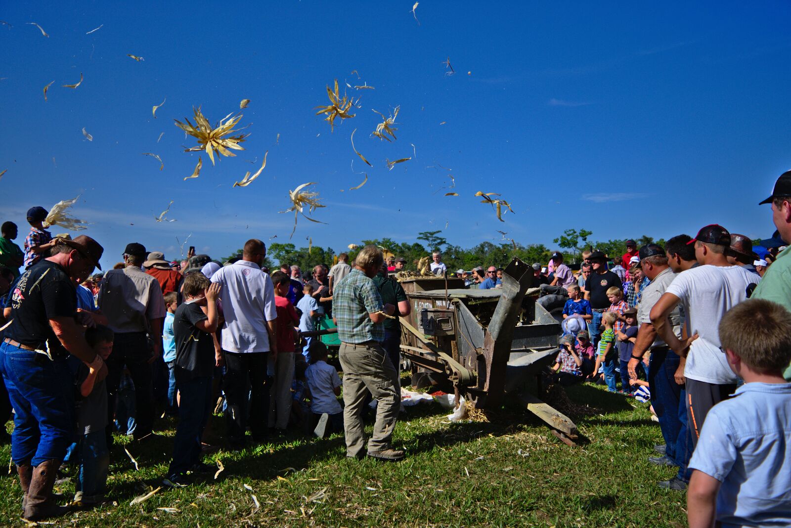 Nikon D7200 sample photo. Machine, antique thresher, corn photography