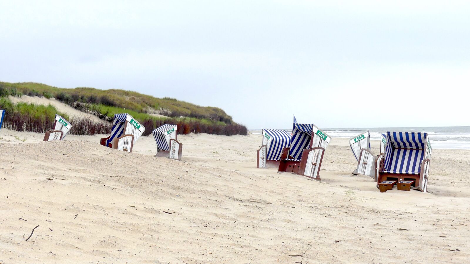 Panasonic Lumix DMC-FZ300 sample photo. Norderney, beach chair, beach photography