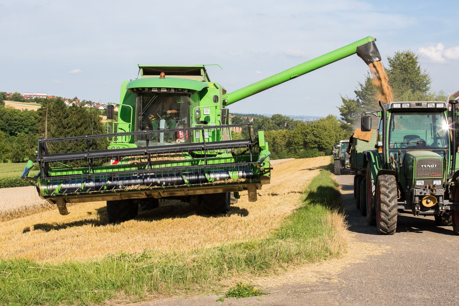 Canon EOS 5D Mark III sample photo. Combine harvester, harvest, tractor photography
