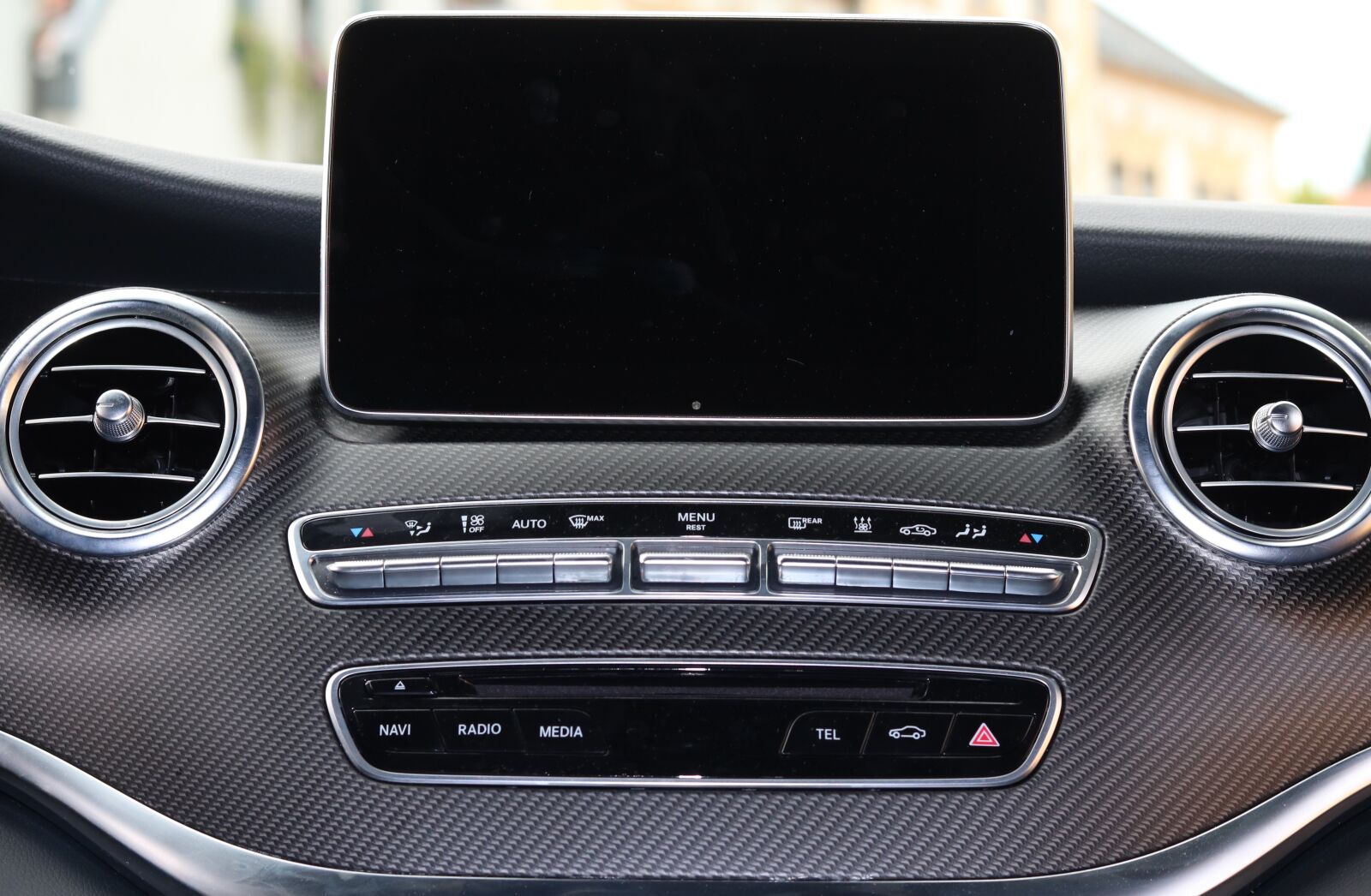 Canon EOS 750D (EOS Rebel T6i / EOS Kiss X8i) sample photo. Navi, dashboard, interior photography