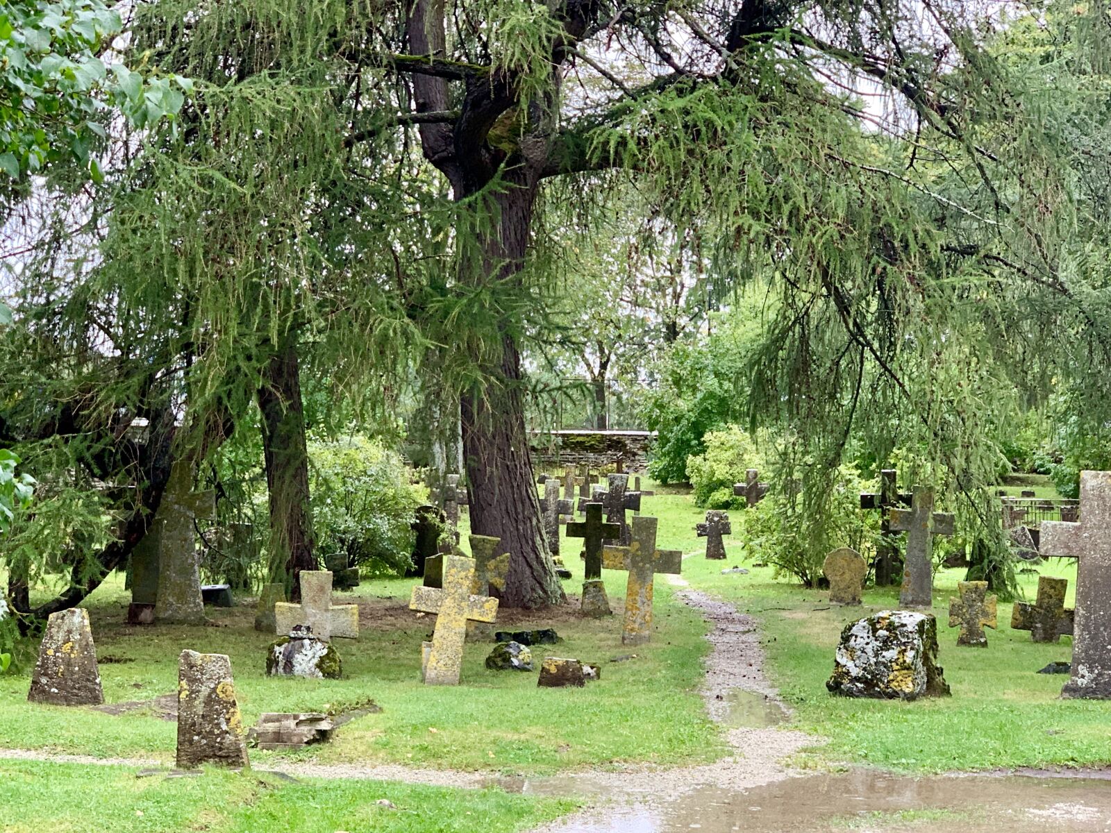 Apple iPhone XS sample photo. Estonia, church, graveyard photography