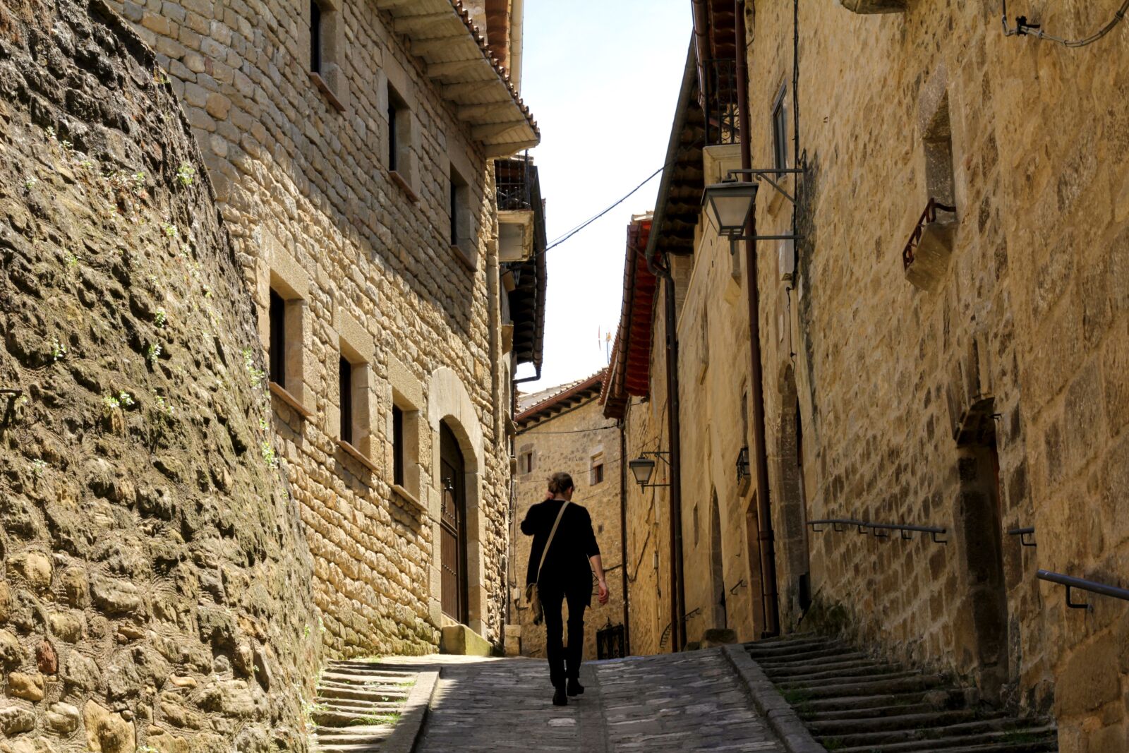 Canon EOS 60D + Canon EF 50mm F1.8 STM sample photo. Street, people, architecture photography