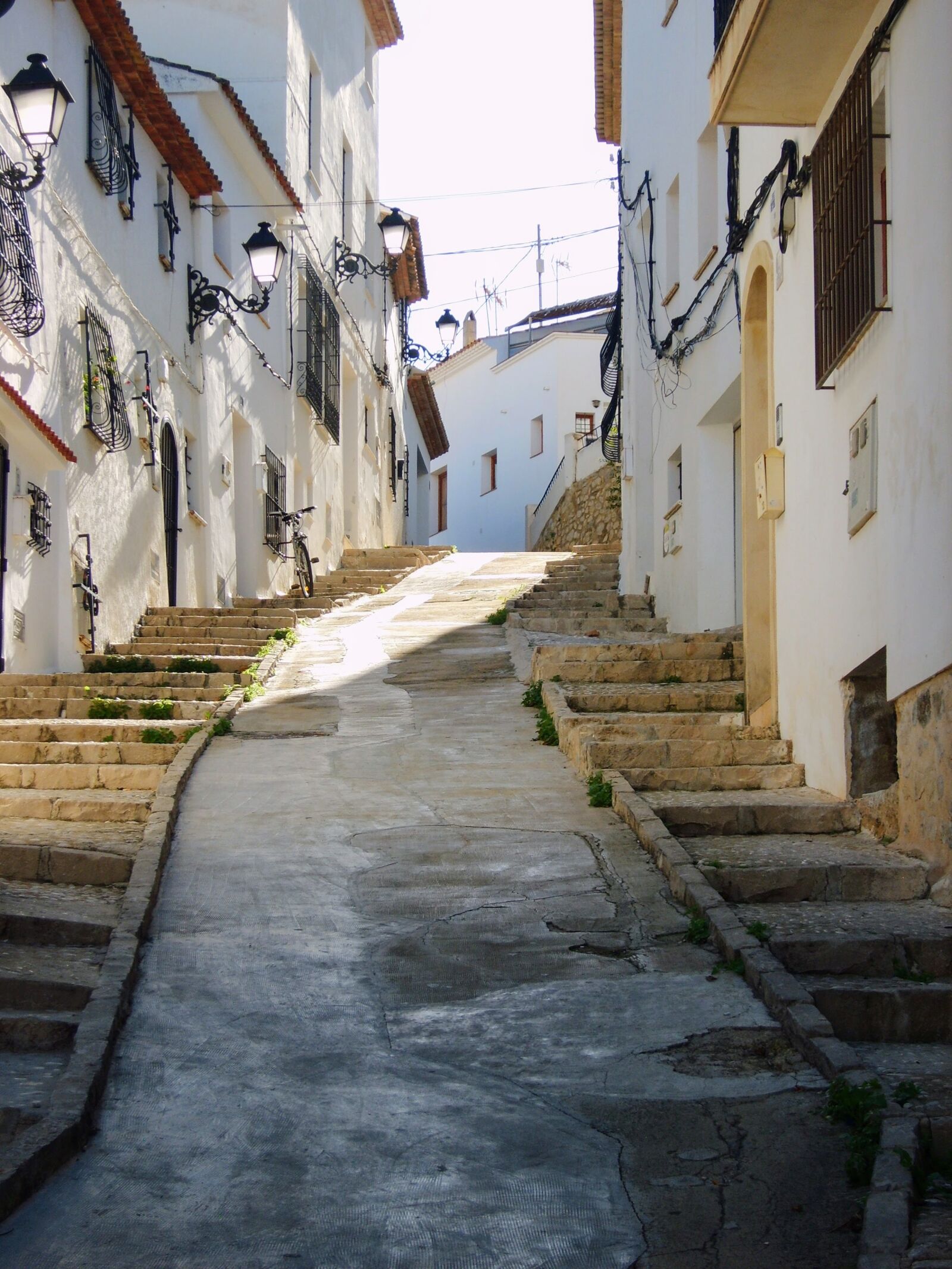 Samsung Digimax S830 / Kenox S830 sample photo. Stairs, houses, facade photography