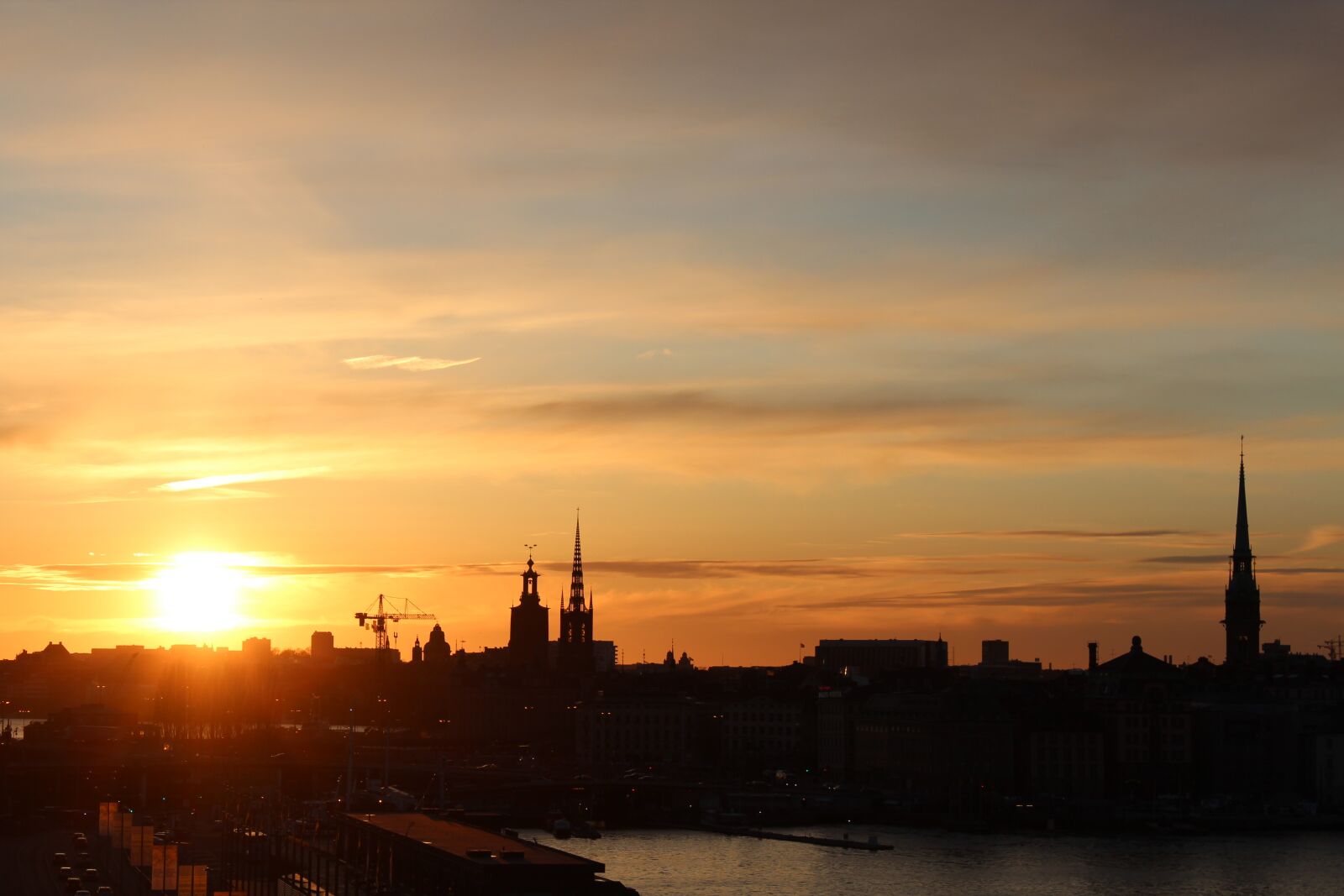 Canon EOS 600D (Rebel EOS T3i / EOS Kiss X5) sample photo. City, sunset, outlook photography