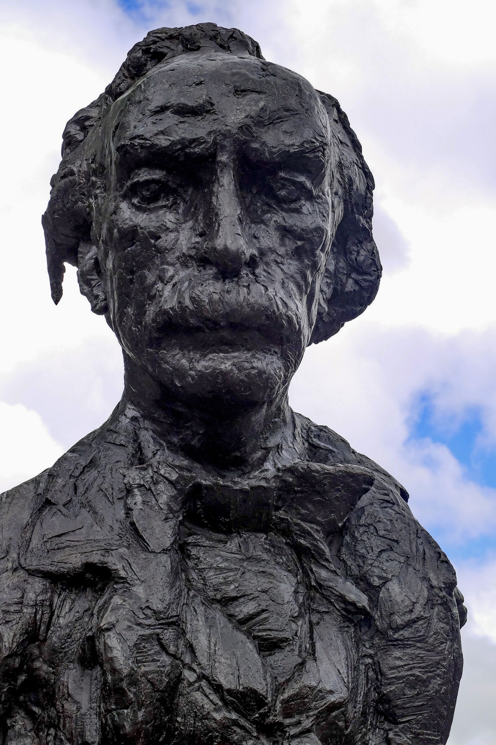 Fujifilm X30 sample photo. Statue, bronze, poet photography
