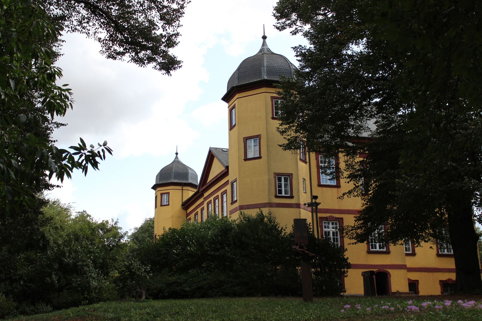 Canon EOS 600D (Rebel EOS T3i / EOS Kiss X5) sample photo. Castle, park, trees photography
