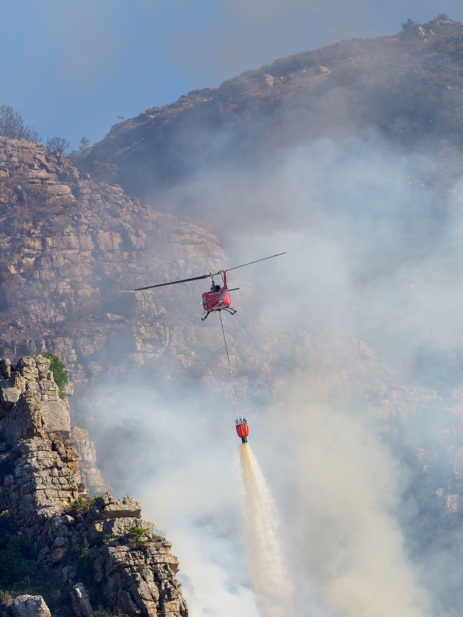 OLYMPUS M.300mm F4.0 sample photo. Fire fighting helicopter, sky photography