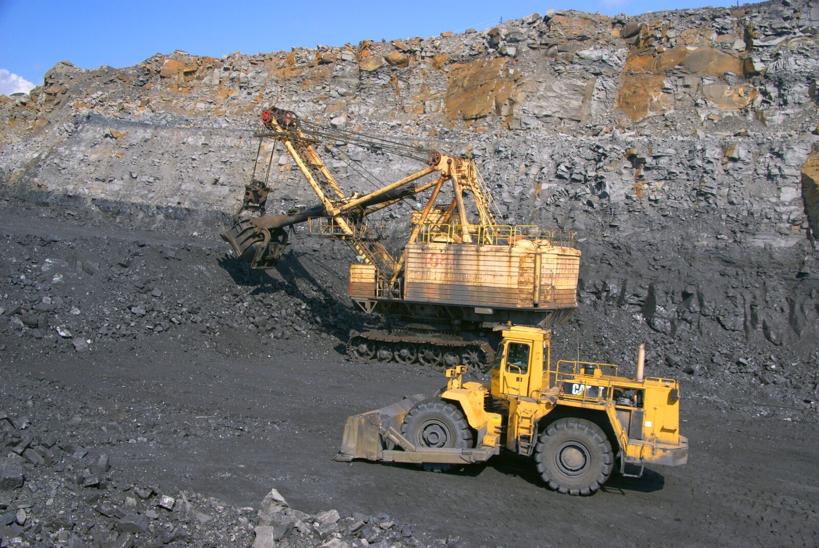 Sony Alpha DSLR-A100 sample photo. Coal mining, coal, gigantic photography