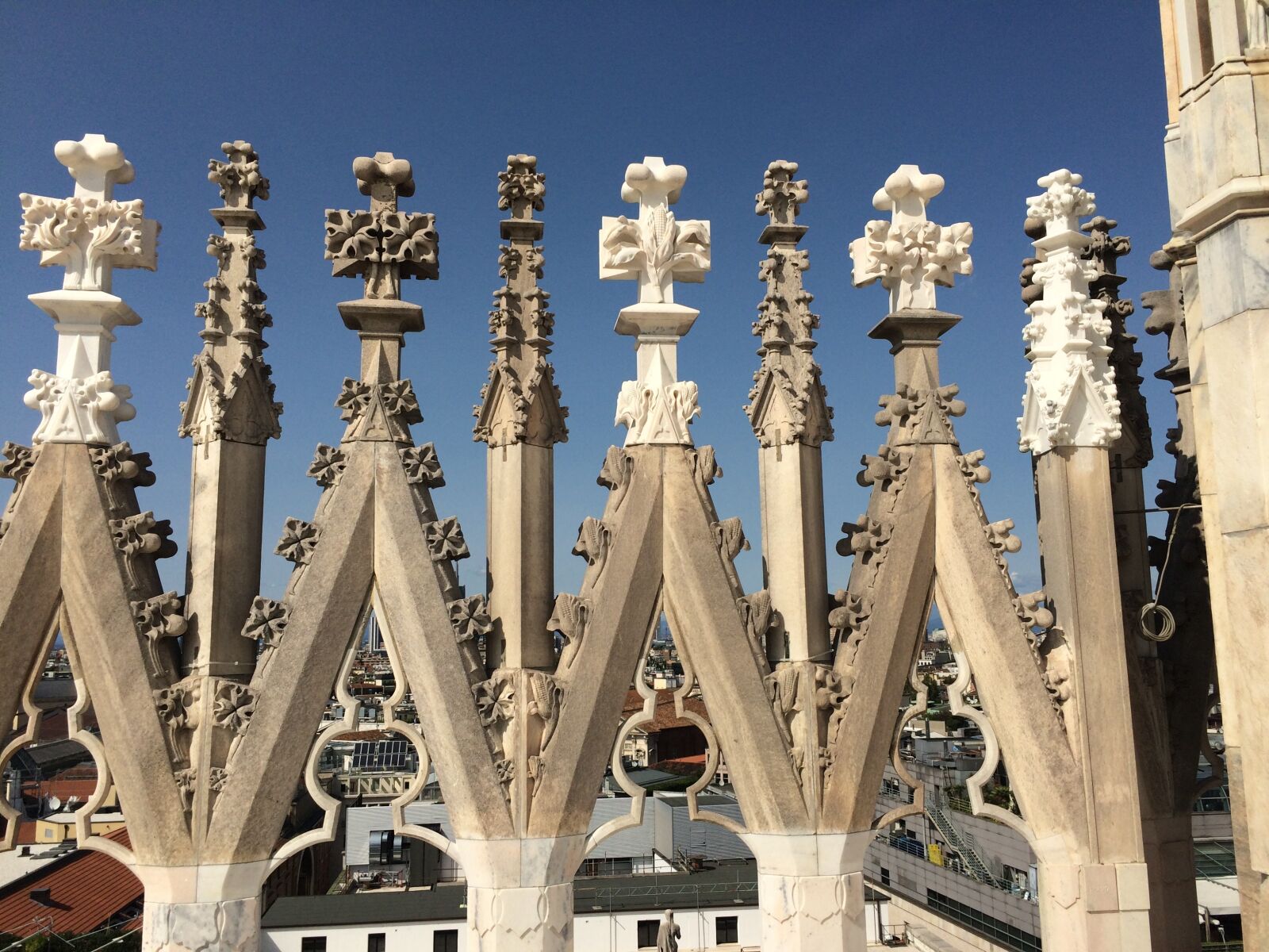 iPhone 5s back camera 4.15mm f/2.2 sample photo. Duomo, milan, sculptures photography