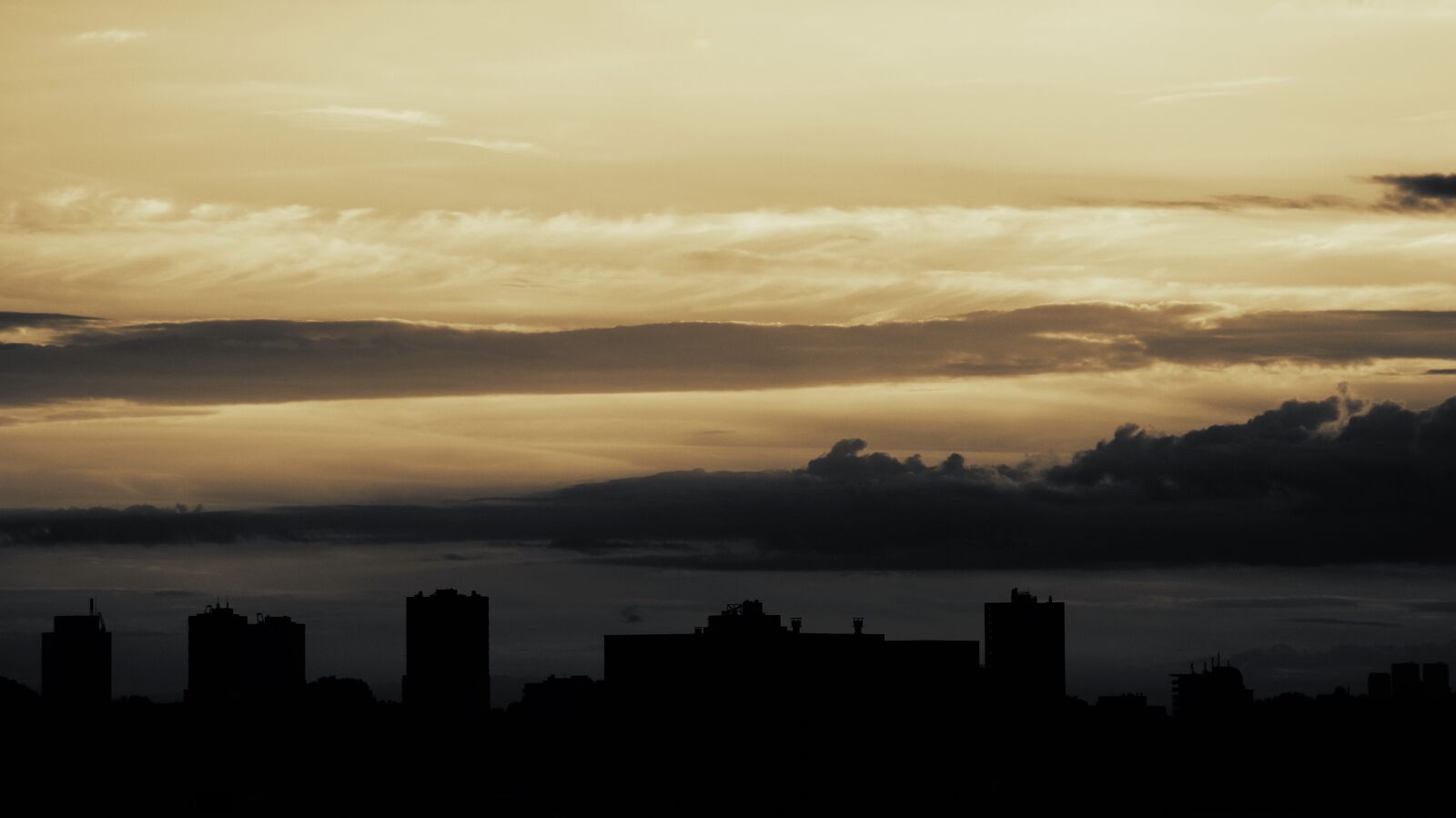 Sony SLT-A58 sample photo. Clouds, cloudy, dark, dusk photography