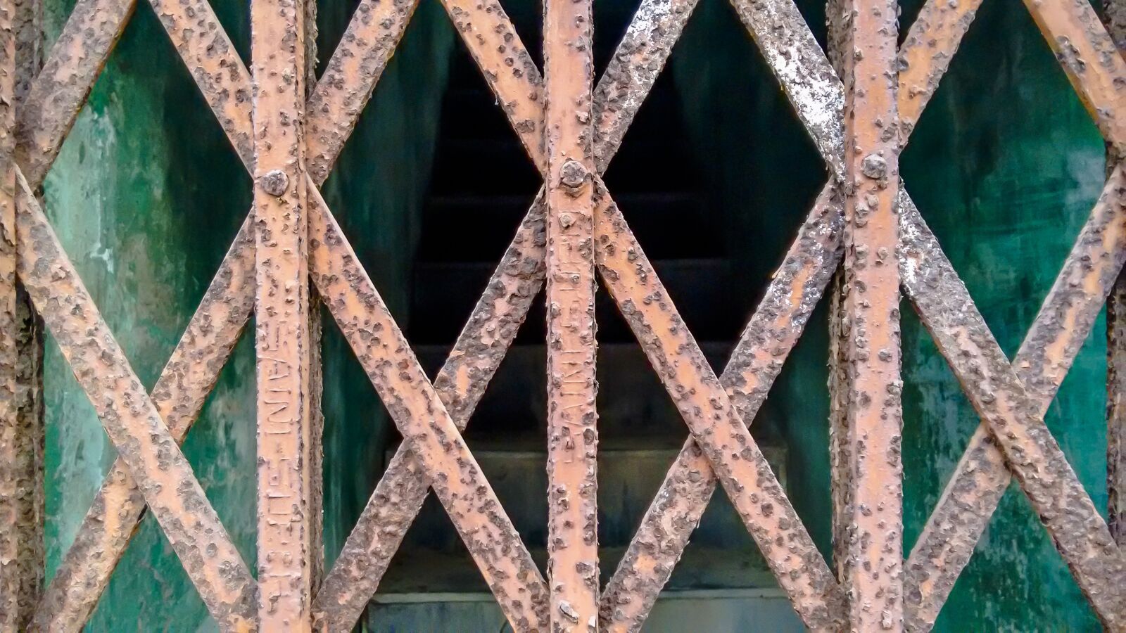 Motorola Moto G (2nd Gen) sample photo. Gate, behind, outside photography
