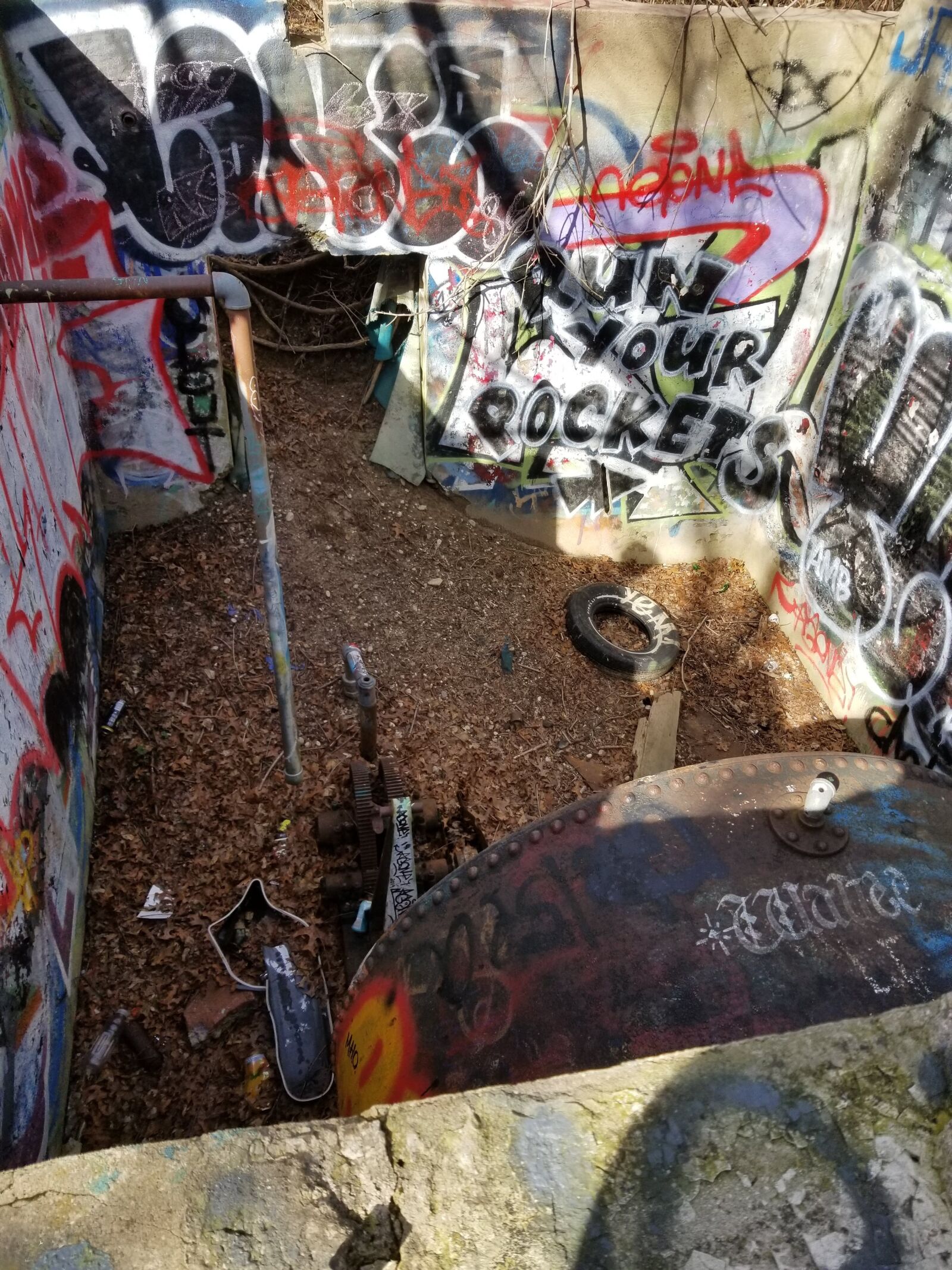 Samsung Galaxy S8+ sample photo. Graffiti, abandoned, building photography