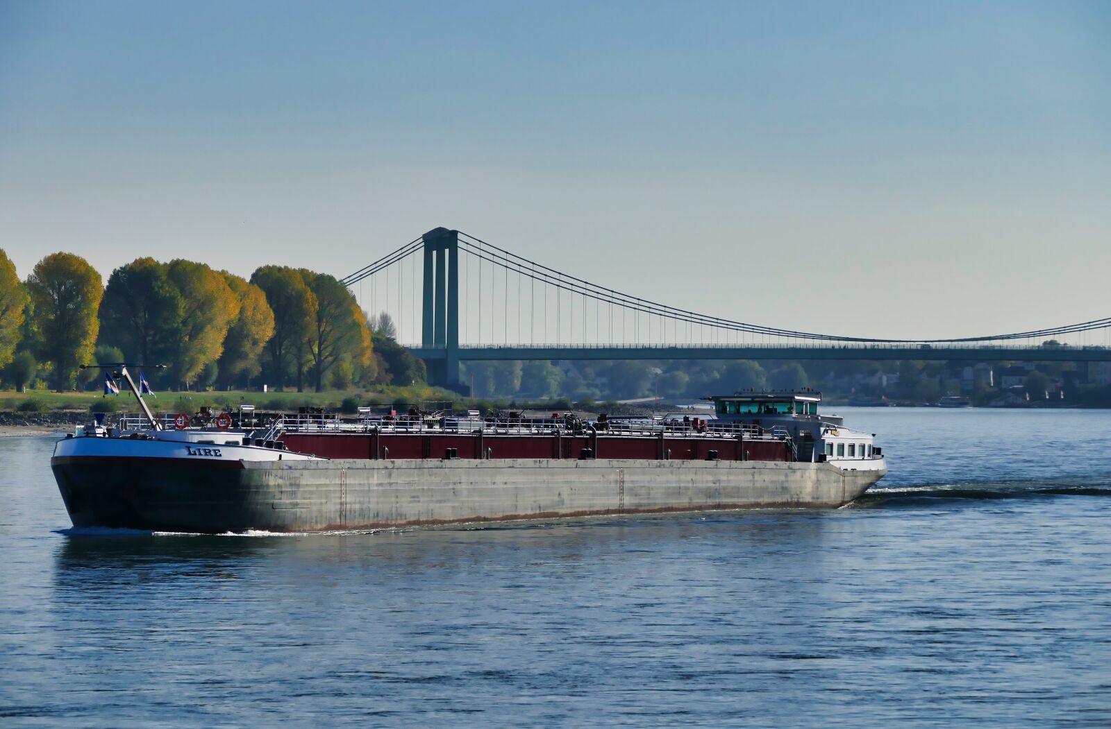 Panasonic Lumix DMC-FZ1000 sample photo. Rhine, ship, bridge photography