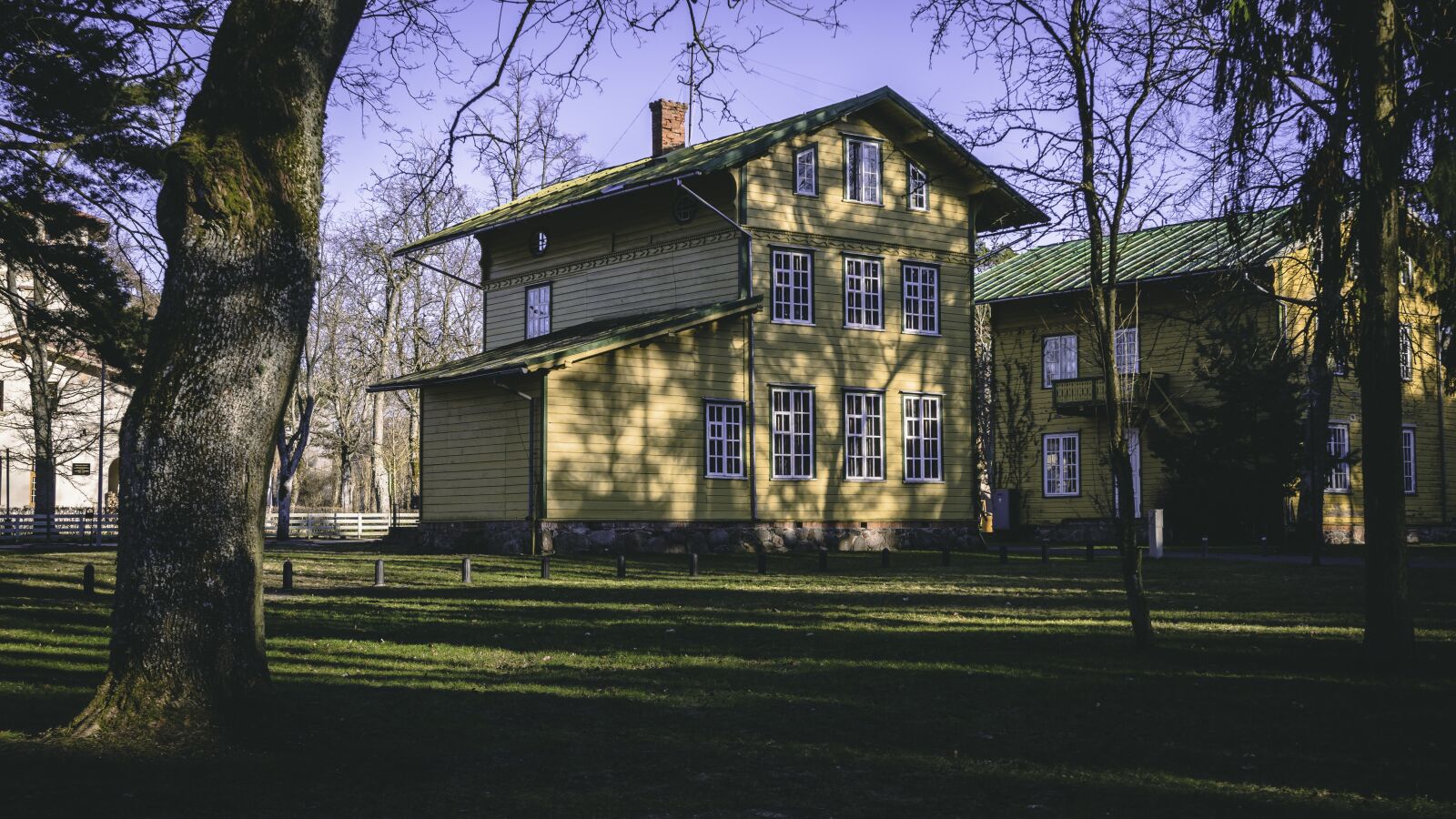 Nikon D7200 sample photo. Yellow house, building, architecture photography