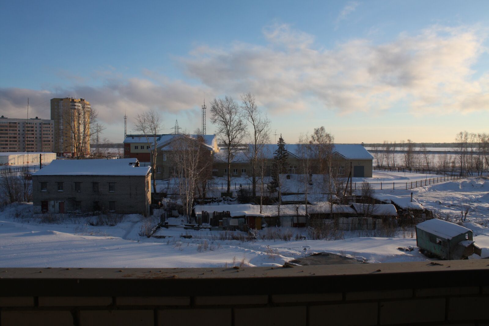 Canon EOS 450D (EOS Rebel XSi / EOS Kiss X2) sample photo. Winter, cold, clouds photography
