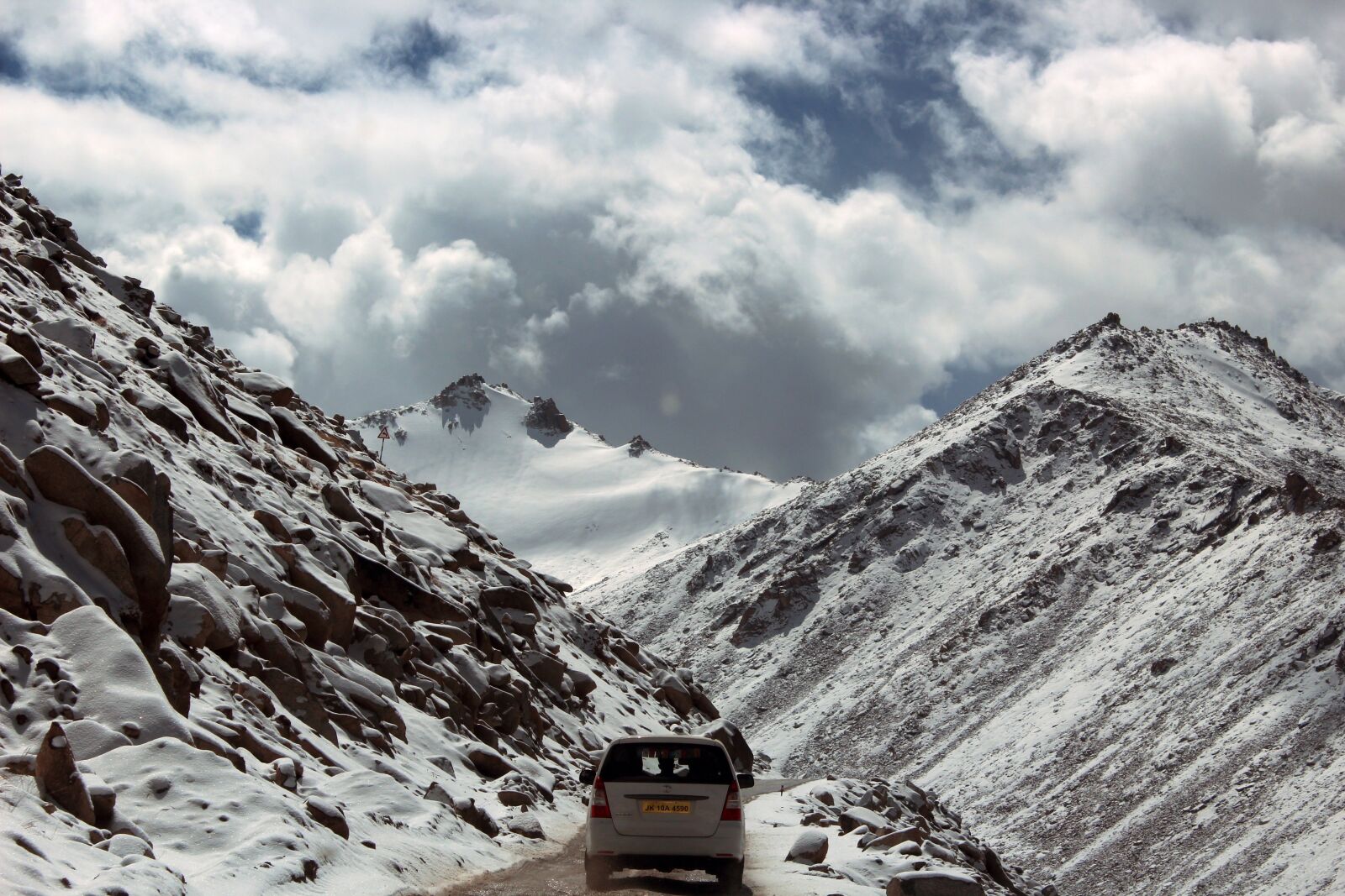 Canon EOS 1200D (EOS Rebel T5 / EOS Kiss X70 / EOS Hi) sample photo. Snow, road, mountains photography