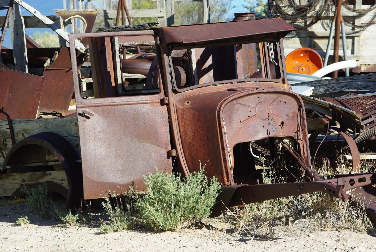 Pentax K200D sample photo. Rust, old, vintage photography