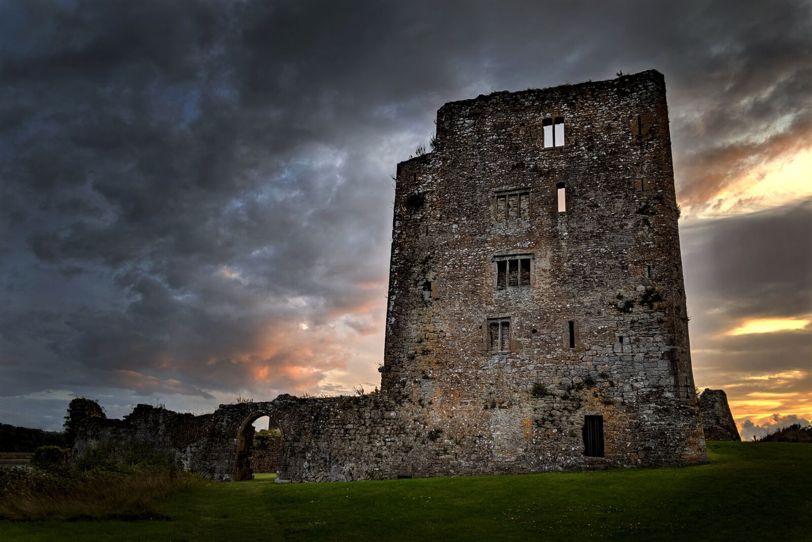 Google Pixel 3 sample photo. Ireland, waterford, castle photography