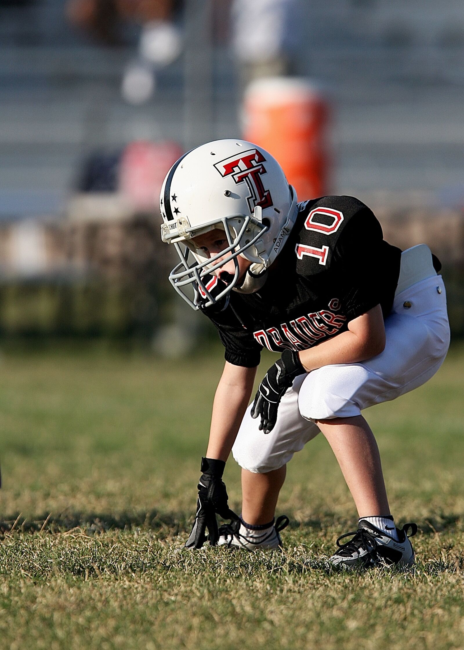 Canon EOS 20D sample photo. Football, stance, player photography