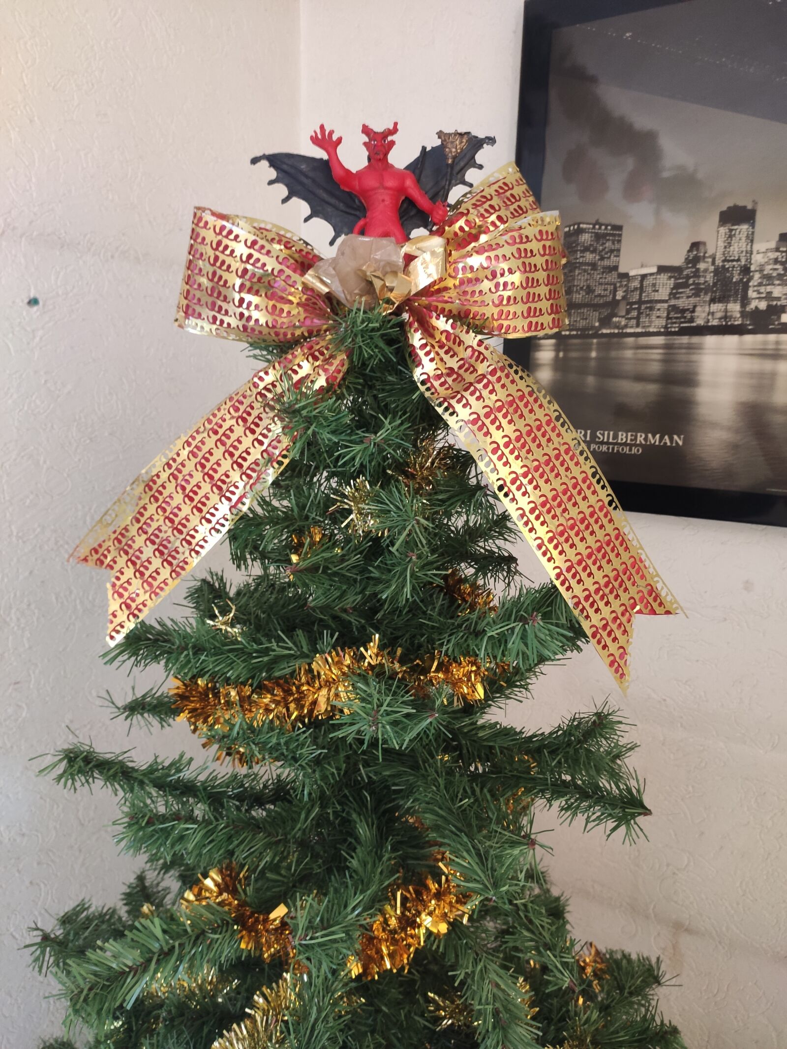 Xiaomi Mi 9T sample photo. Christmas, tree, devil photography