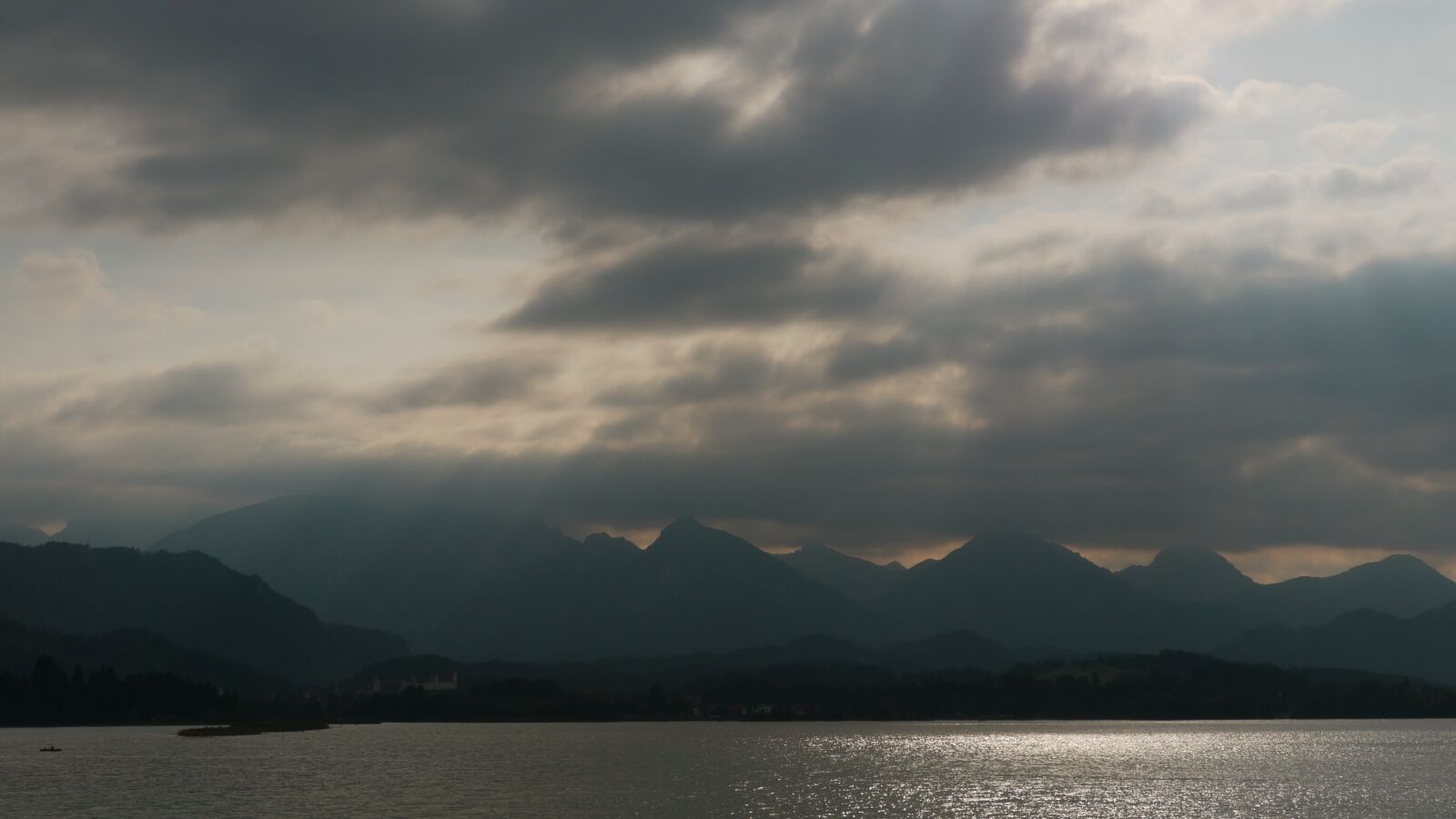 Panasonic Lumix DMC-GH1 sample photo. Lake, mountains, clouds photography