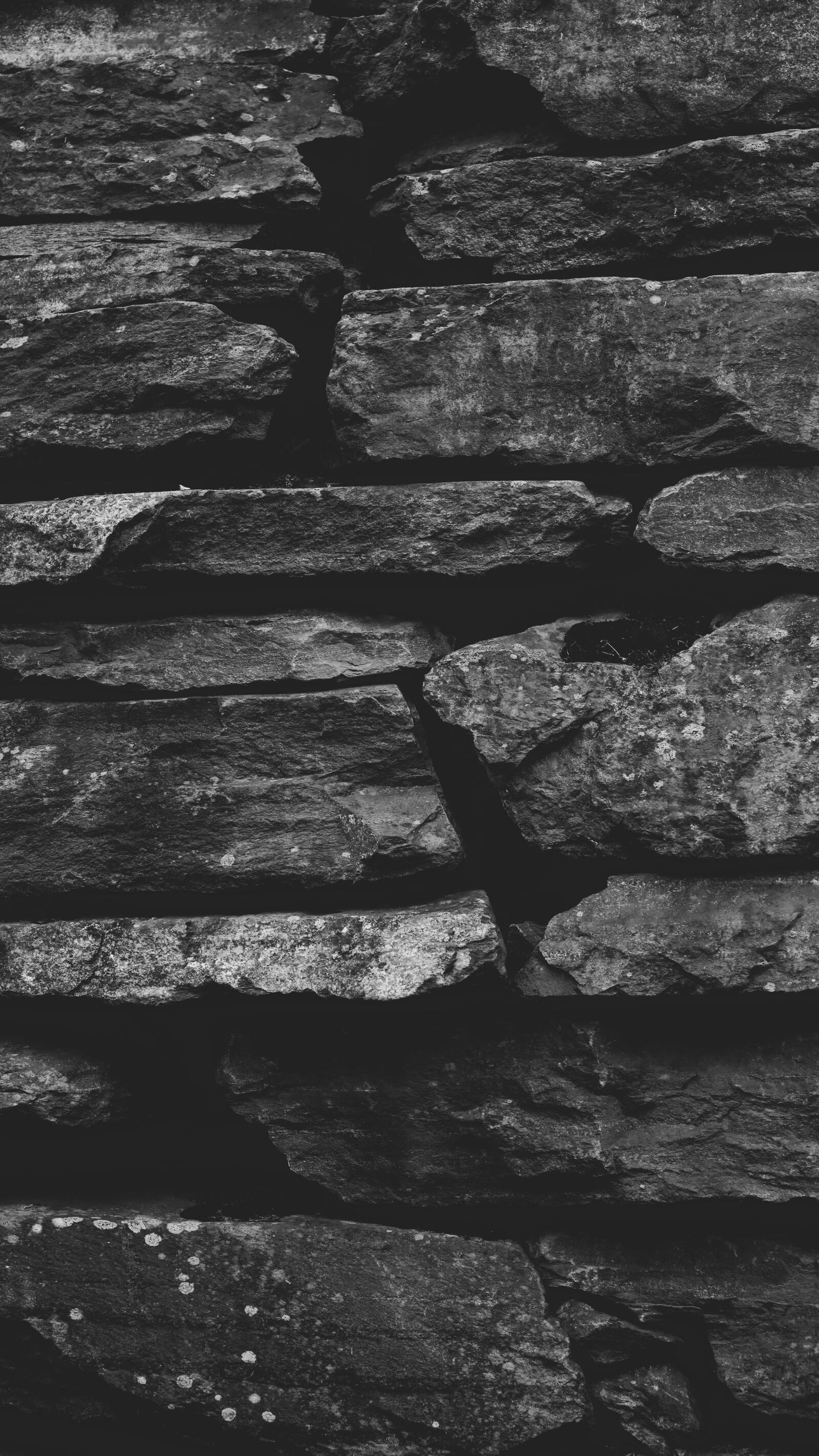 Canon EOS 5D Mark IV sample photo. Rocks, pattern, dark photography