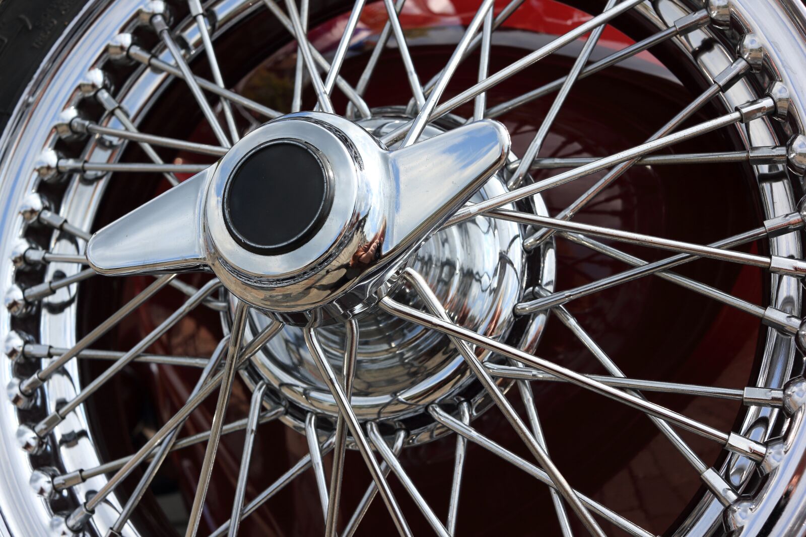 Canon EOS 550D (EOS Rebel T2i / EOS Kiss X4) sample photo. Classic, car, wire photography