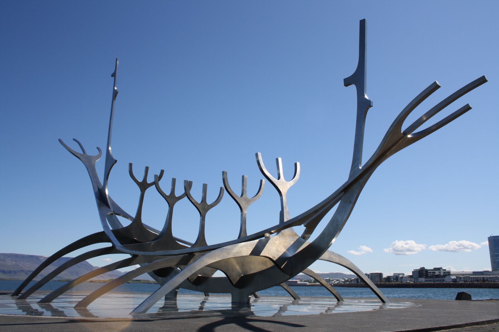 Canon EOS 1000D (EOS Digital Rebel XS / EOS Kiss F) sample photo. Reykjavik, iceland, sculpture photography