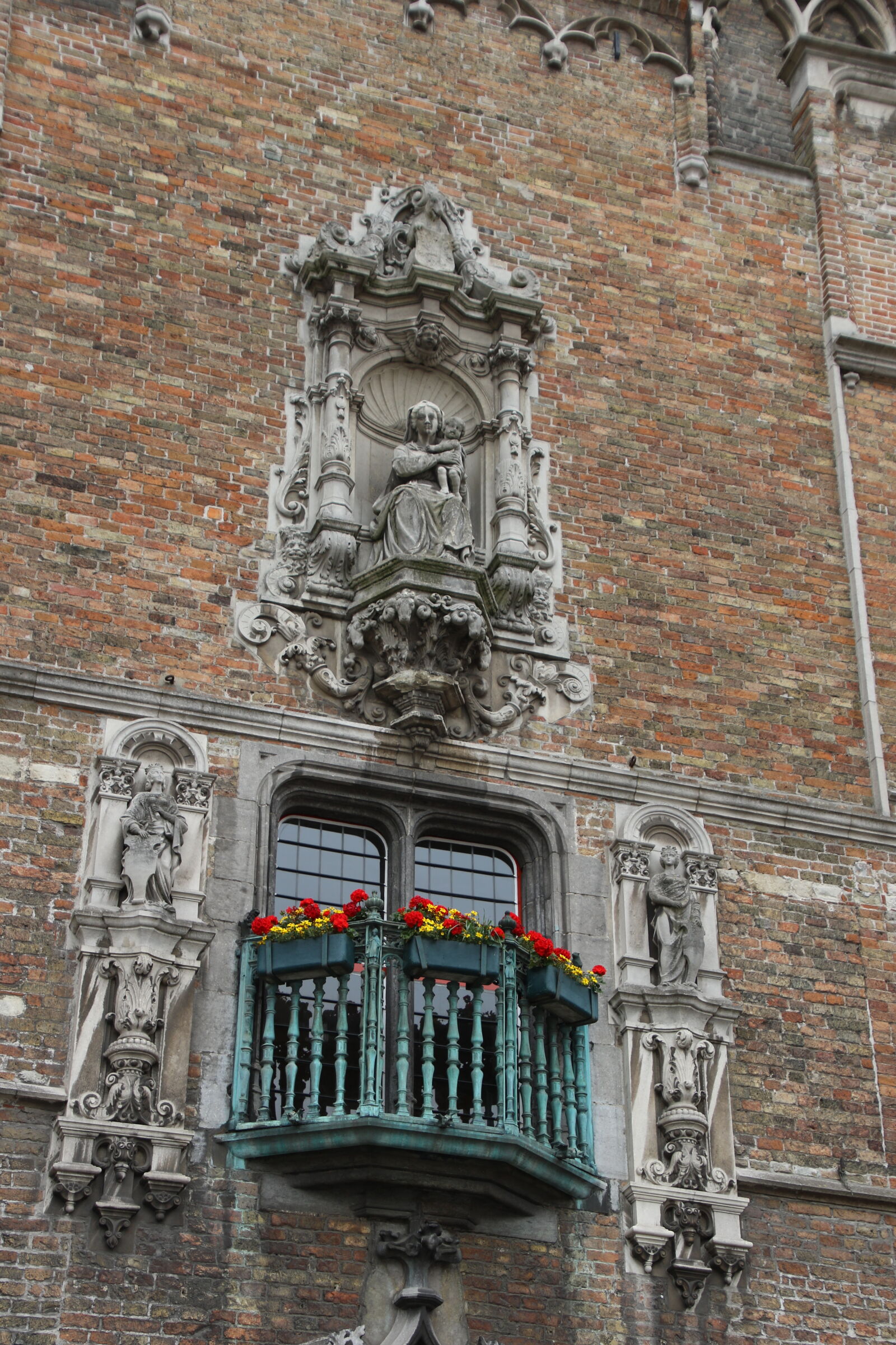 Canon EOS 7D Mark II sample photo. Belgium, bricks, bruge, decorative photography