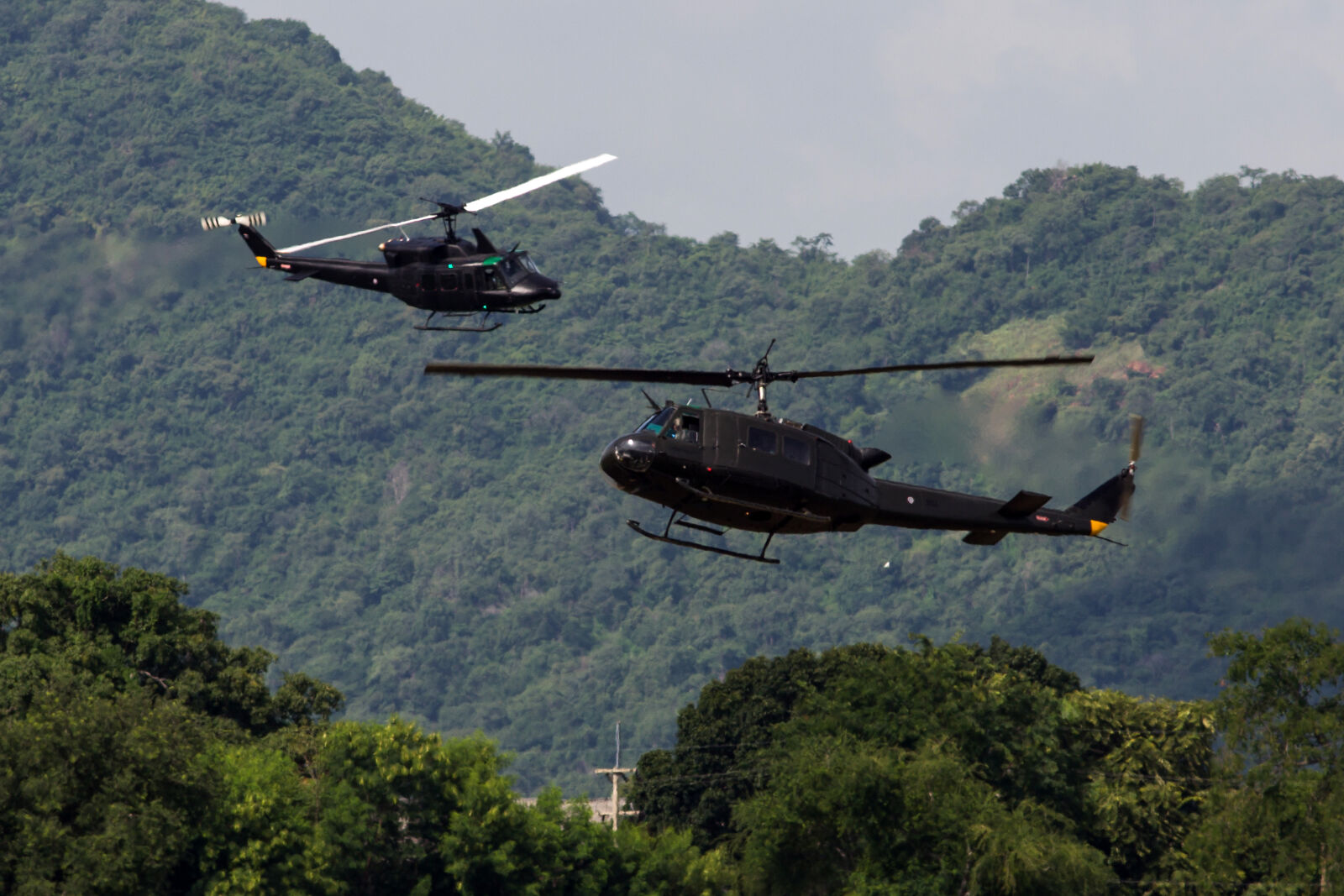 Canon EOS-1D Mark IV + Canon EF 300mm F4L IS USM sample photo. Bell, 212, helicopter, pilot, transportation photography