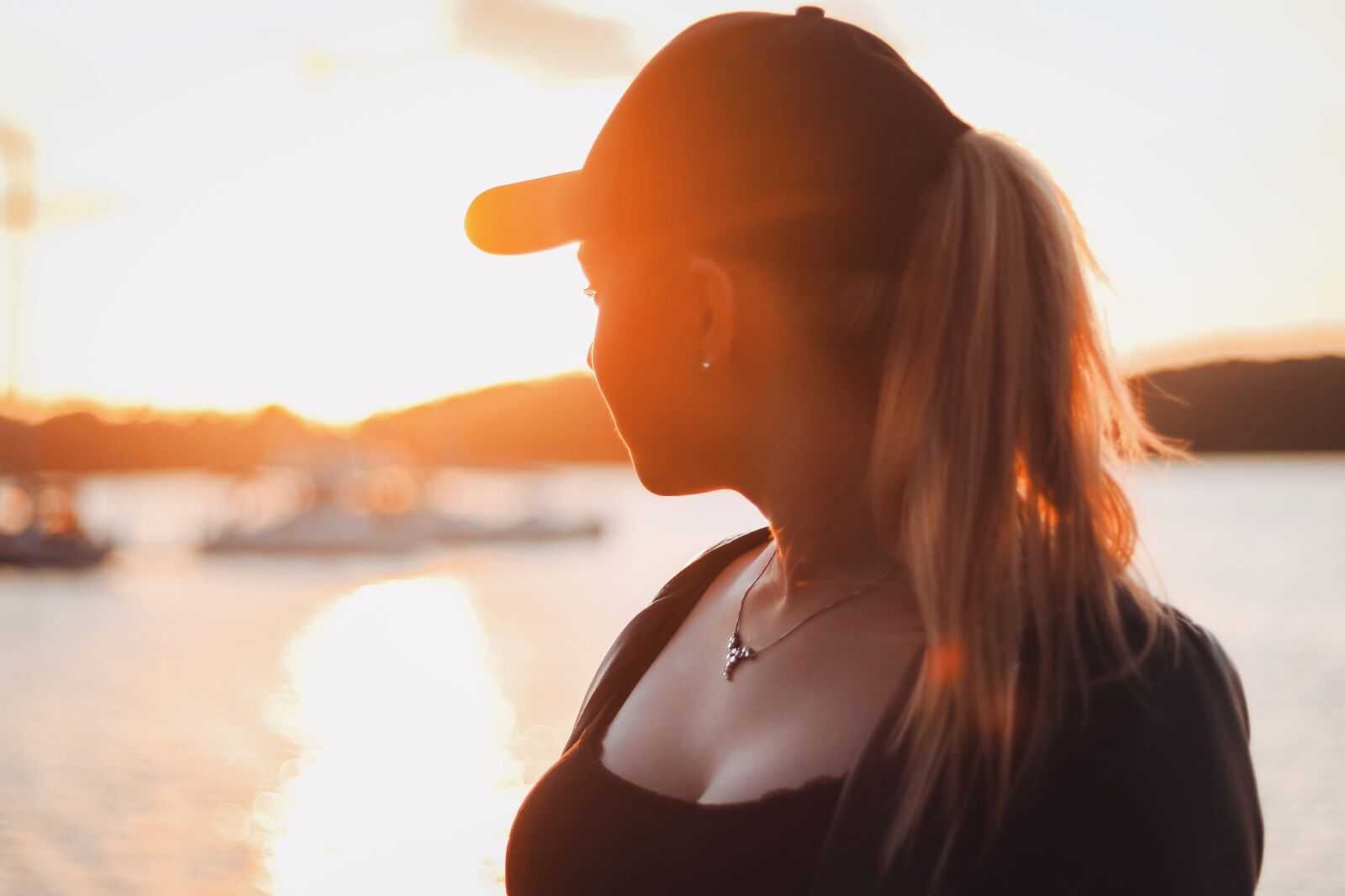 Canon EOS 80D + Canon EF 50mm F1.8 STM sample photo. Sunset, girl, lifestyle photography