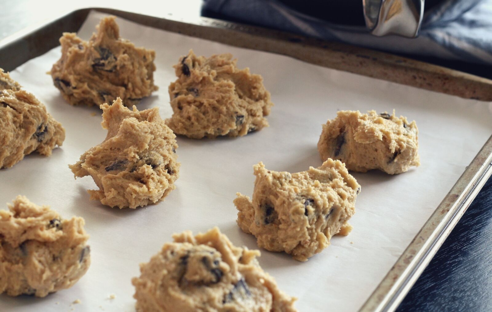 Canon EOS 1000D (EOS Digital Rebel XS / EOS Kiss F) sample photo. Cookie dough, raw, cookie photography