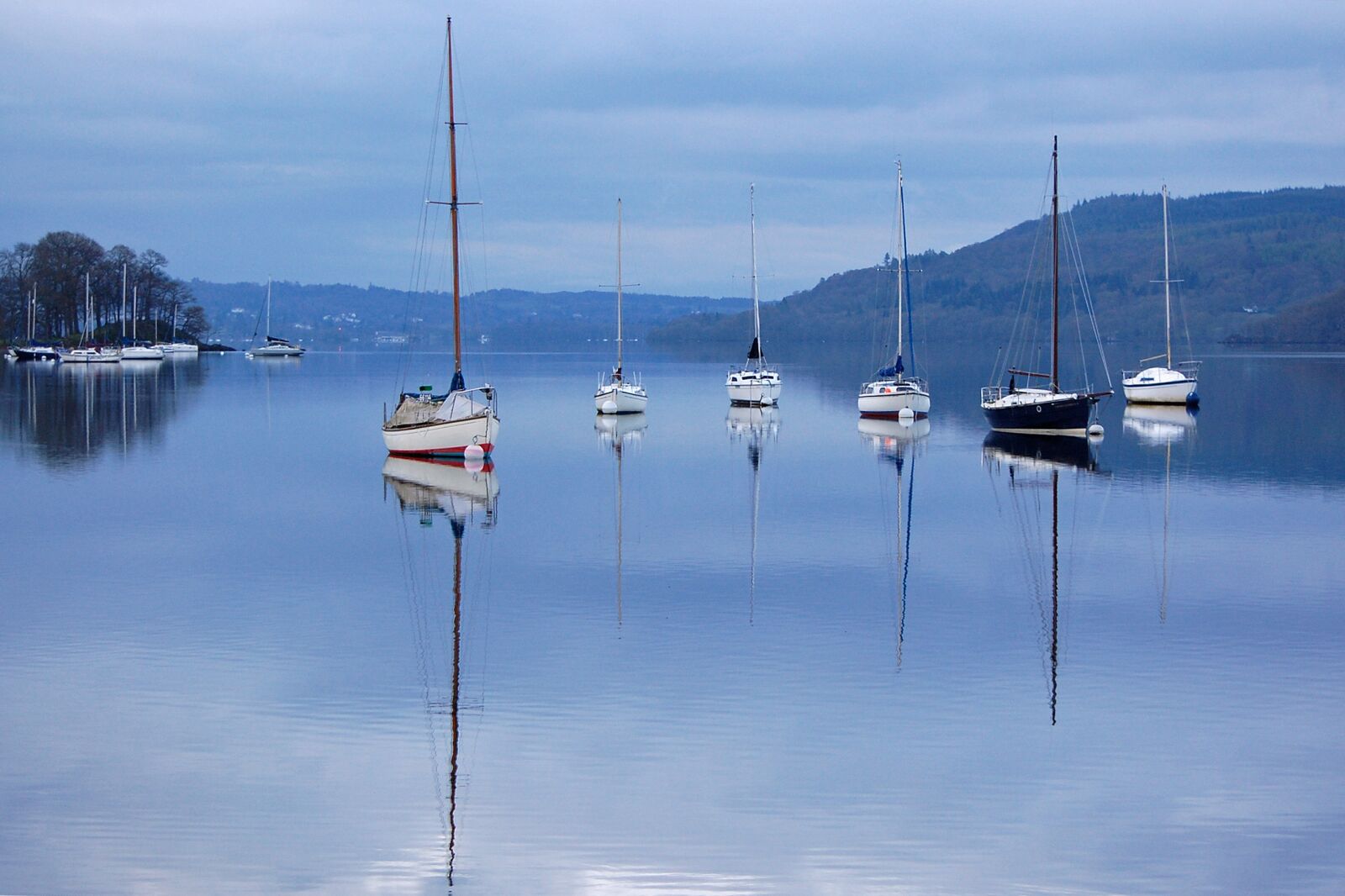 Nikon D40 sample photo. Boats, reflection, lake photography