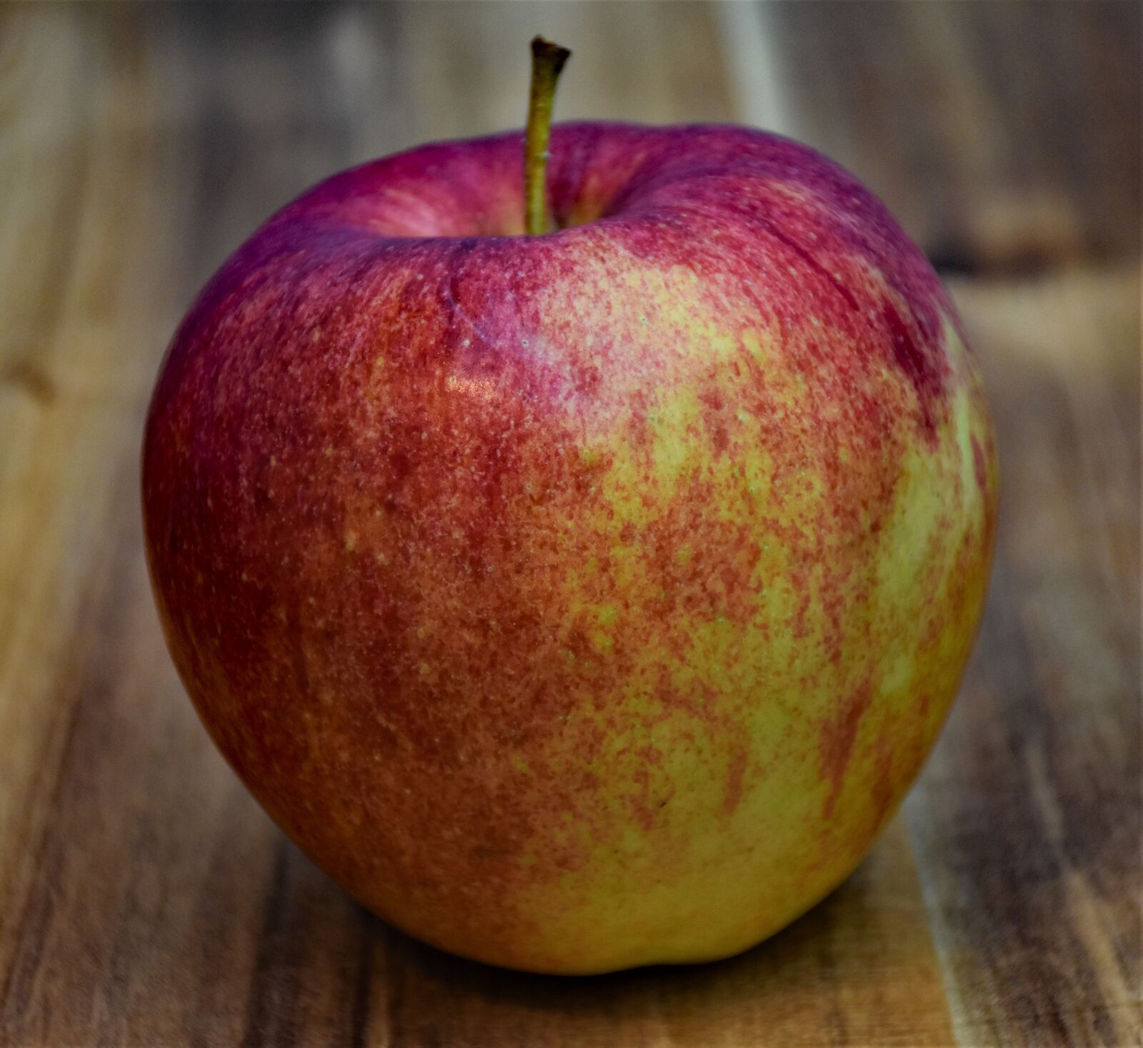 Nikon D5500 sample photo. Apple, fruit, red photography