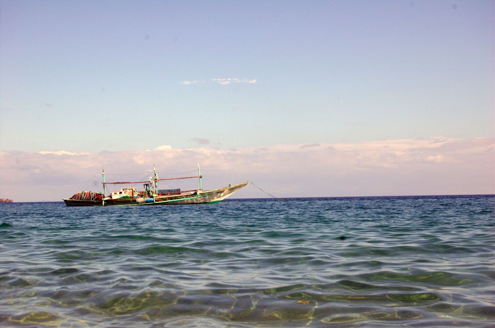 Nikon D40 sample photo. Boat, beach, sea photography