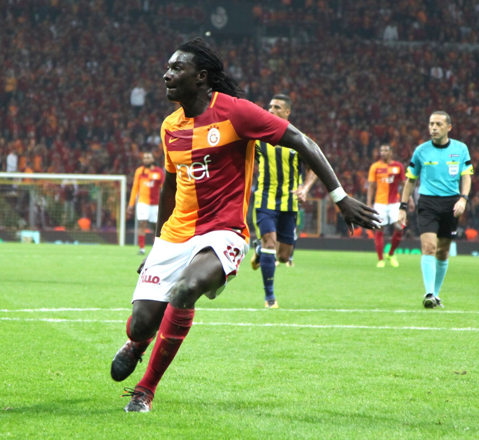 Canon EOS 5D Mark II sample photo. Galatasaray, fenerbahce, derby photography