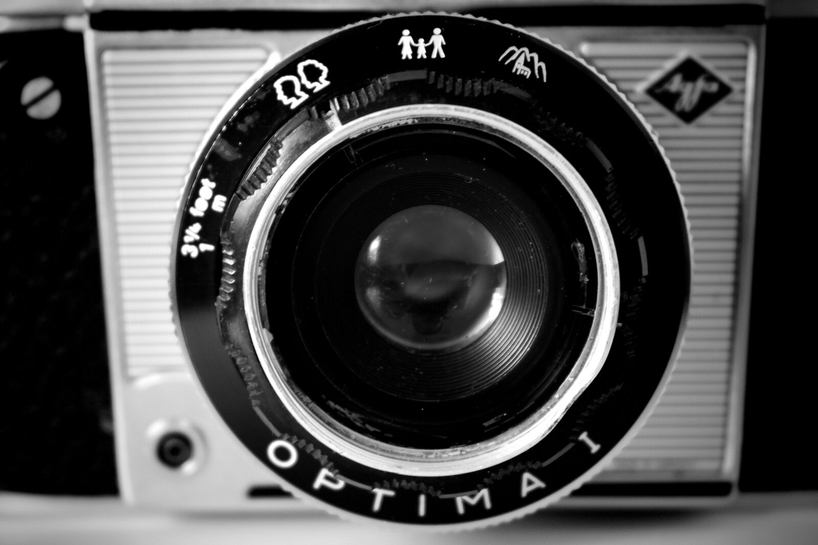 Samsung NX2000 sample photo. Lens, okiennica, aperture photography
