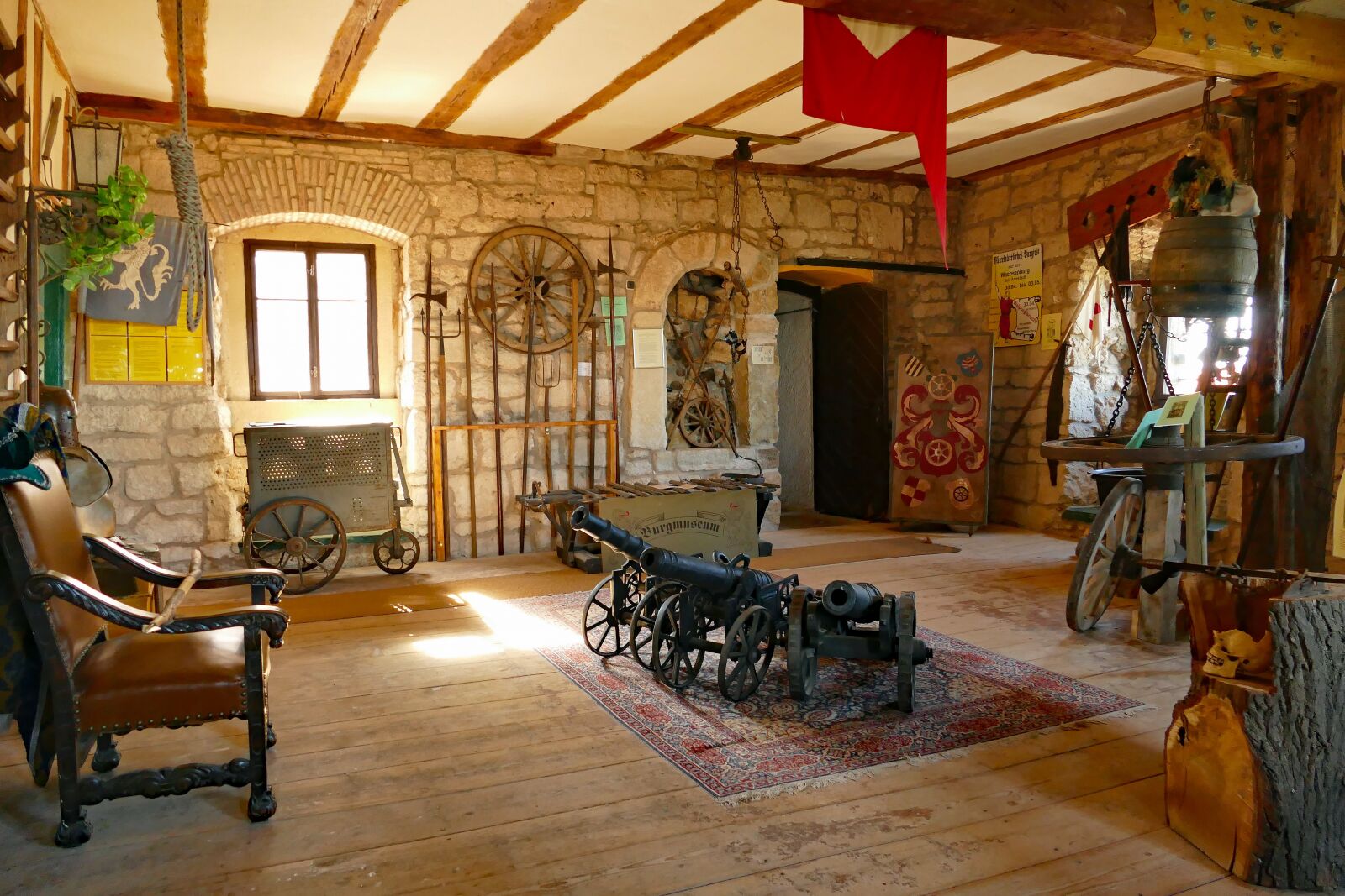 Panasonic Lumix DMC-FZ1000 sample photo. Castle, castle room, setup photography