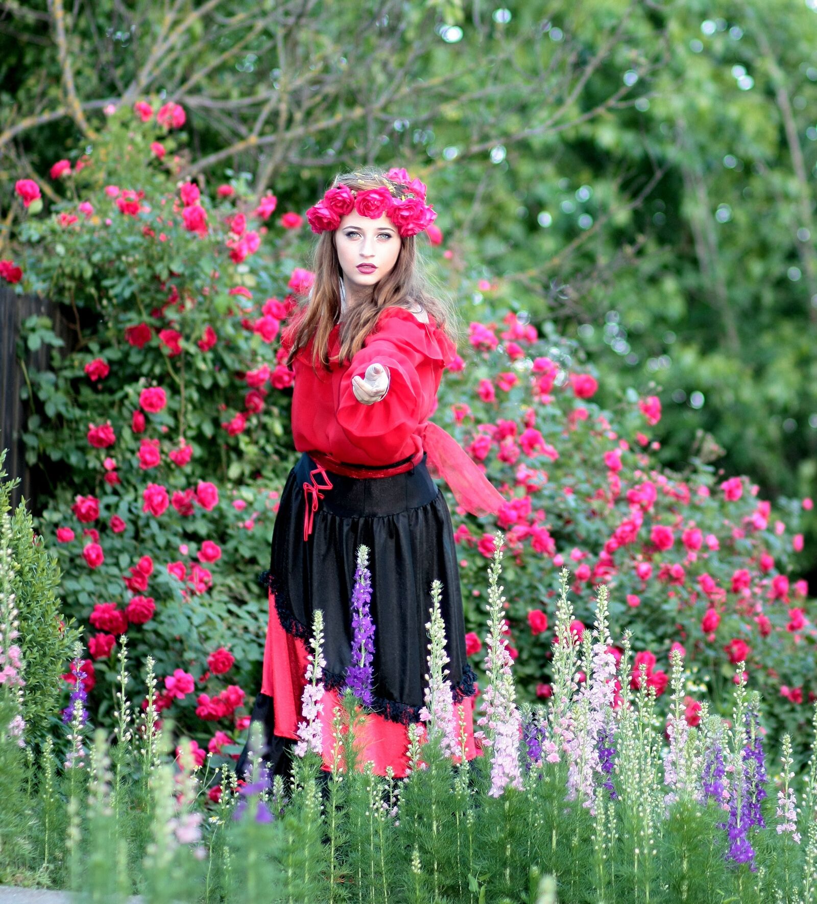 Canon EOS 450D (EOS Rebel XSi / EOS Kiss X2) sample photo. Girl, flowers, wreath photography