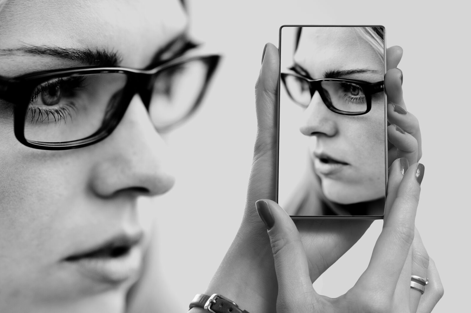 Nikon D300 sample photo. Woman, smartphone, touch photography
