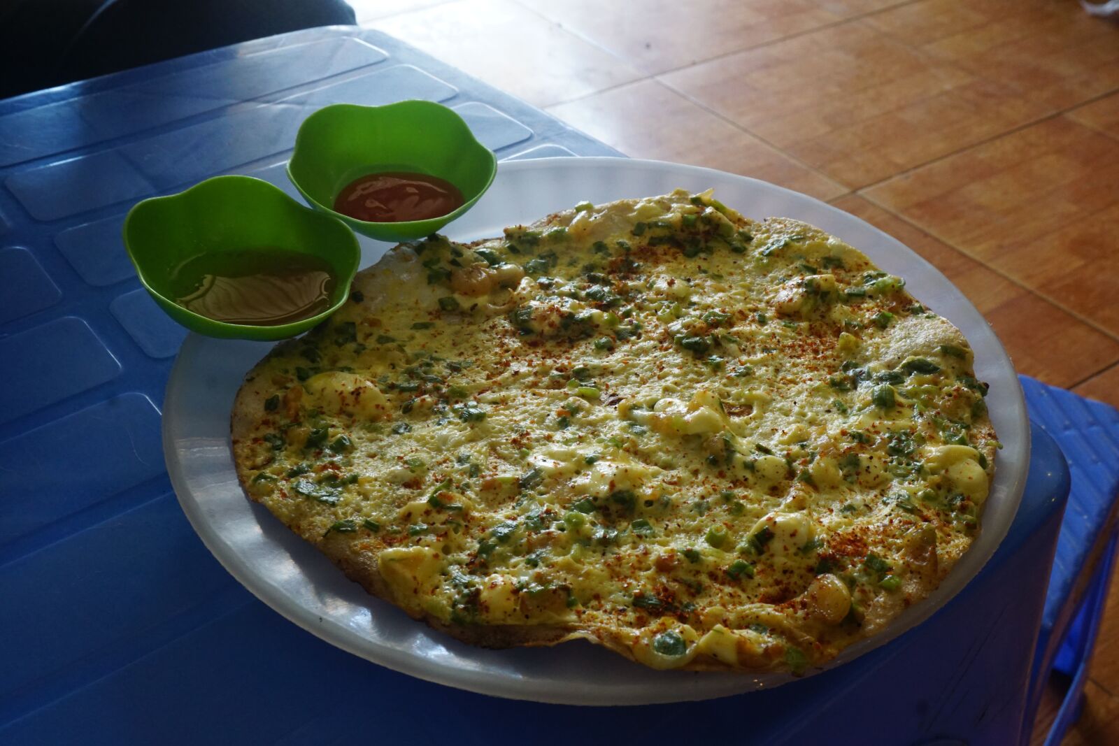 Sony a6000 sample photo. Pizza, vietnam, egg photography