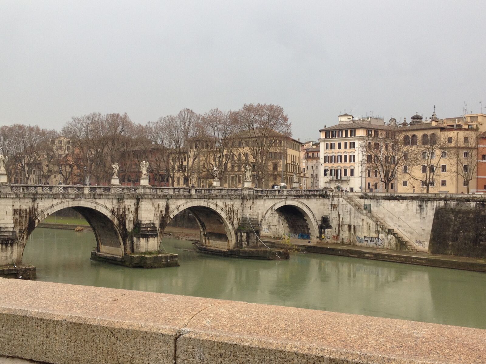 iPhone 4S back camera 4.28mm f/2.4 sample photo. Ponte, river photography