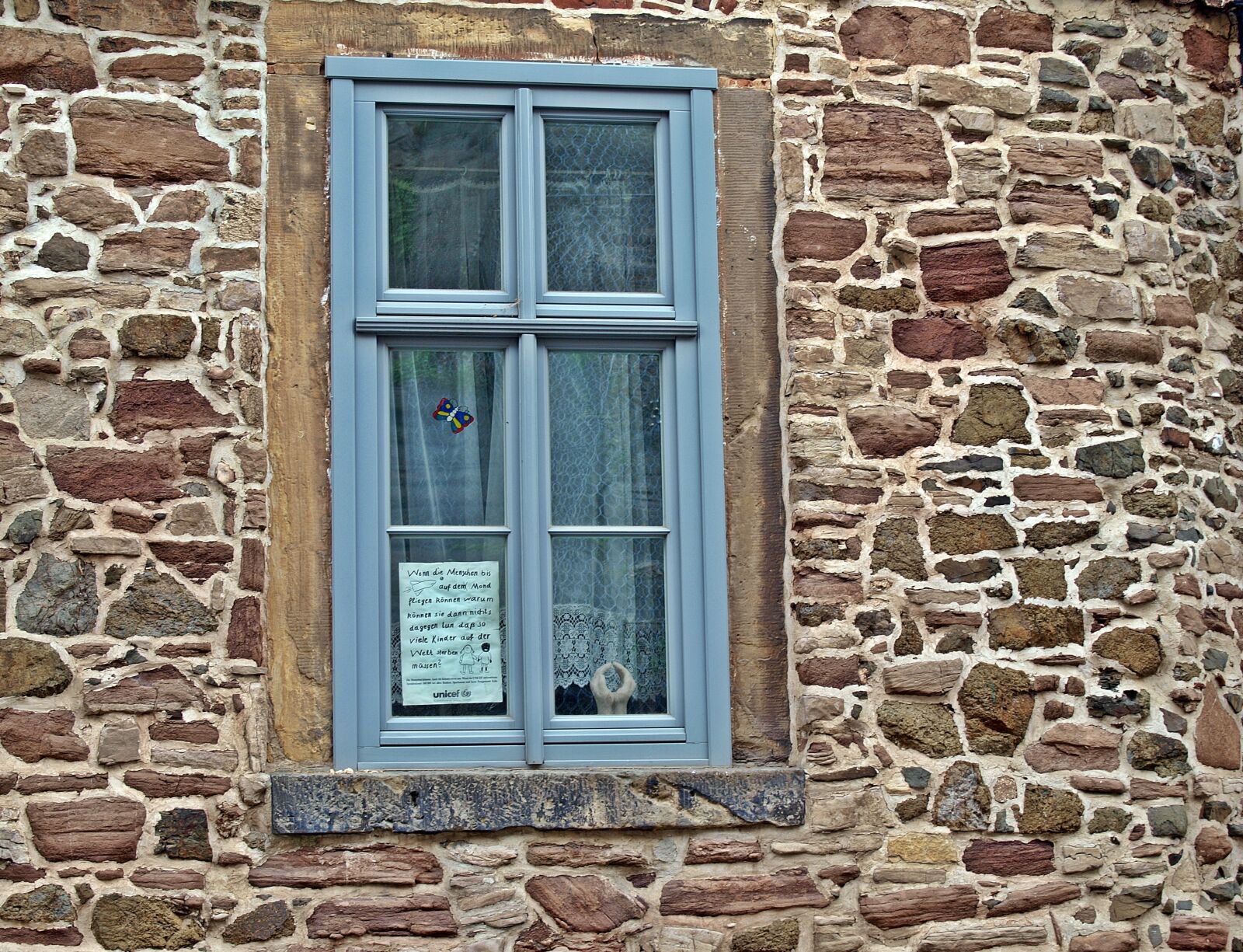 Olympus E-450 (EVOLT E-450) sample photo. House, old, window photography