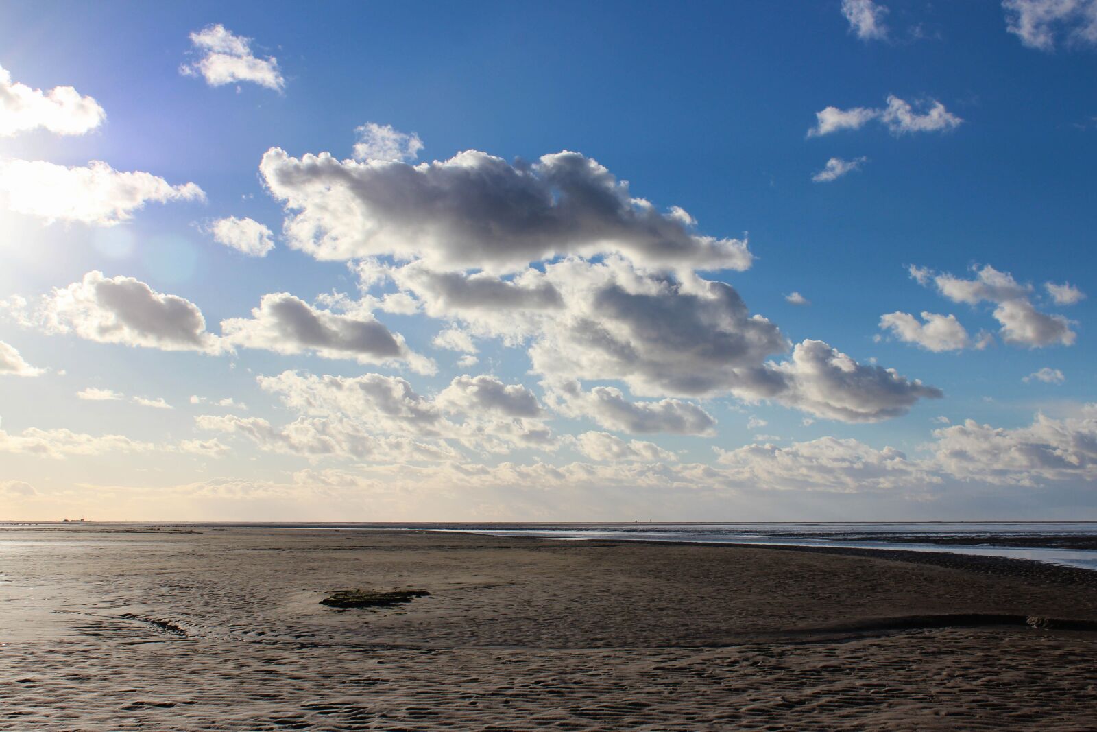 Canon EOS 600D (Rebel EOS T3i / EOS Kiss X5) sample photo. Schiermonnikoog, beach, clouds photography