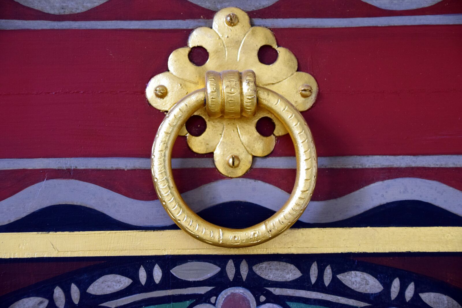 Nikon D3300 sample photo. Handle, gold, metal photography