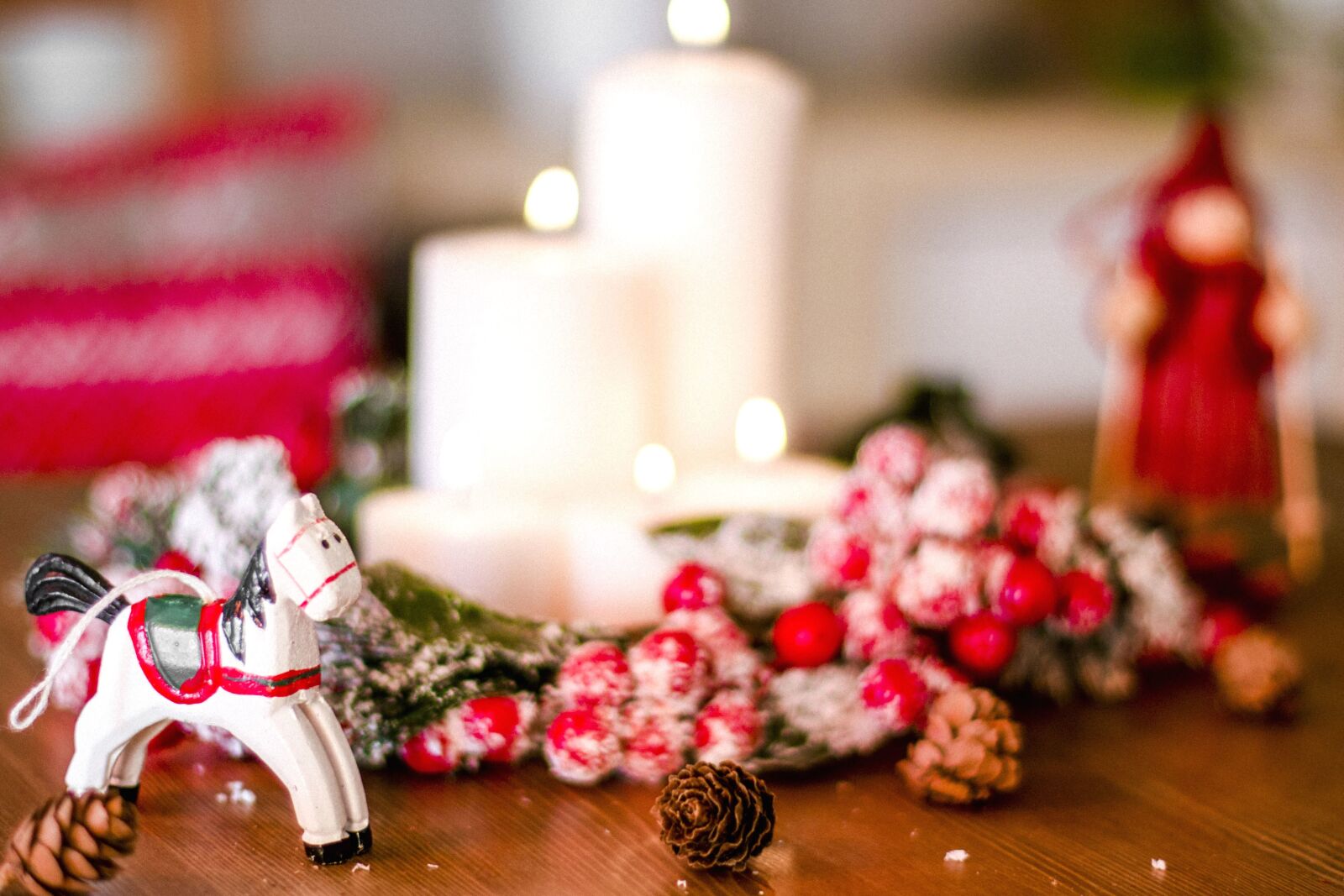 Canon EOS 70D + Canon EF 50mm F1.4 USM sample photo. Christmas, decoration, candles, celebration photography