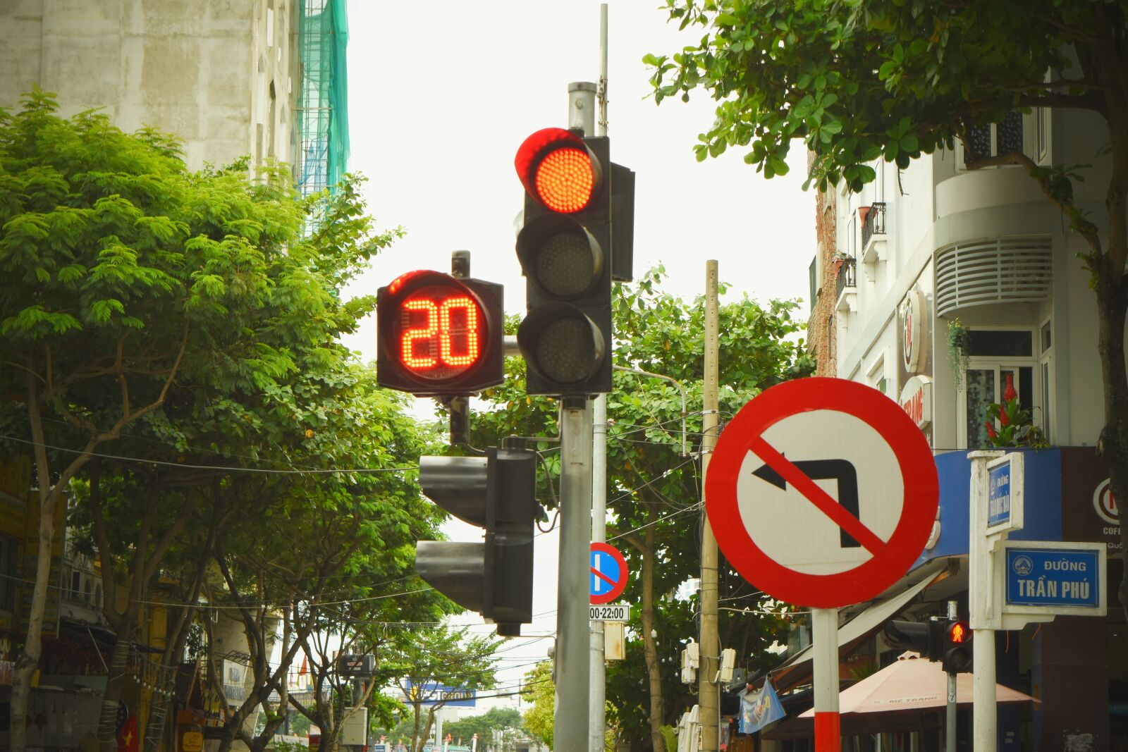 Nikon D5500 sample photo. Traffic lights, signal light photography