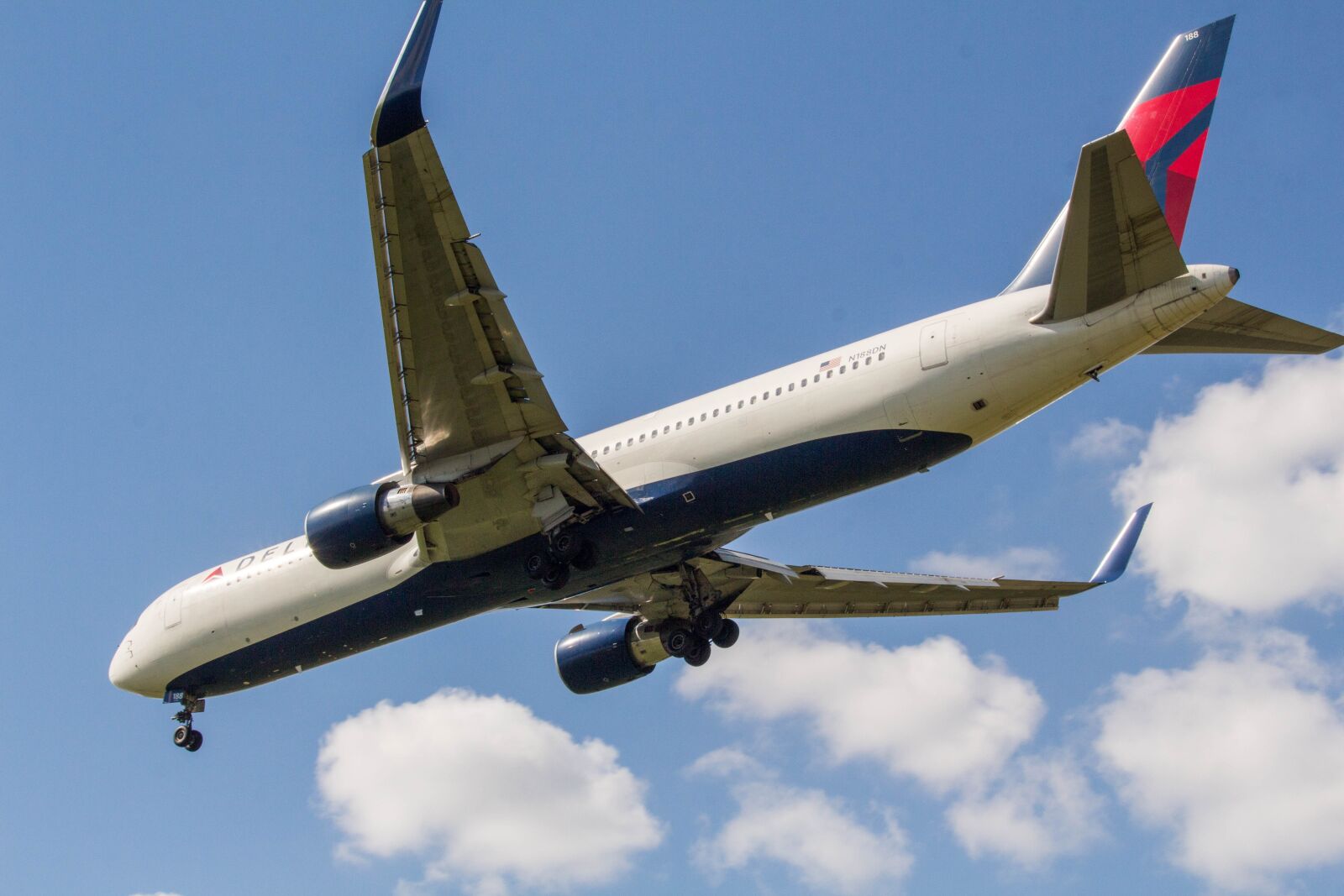 Canon EOS 700D (EOS Rebel T5i / EOS Kiss X7i) sample photo. Airplane, aircraft, transportation system photography